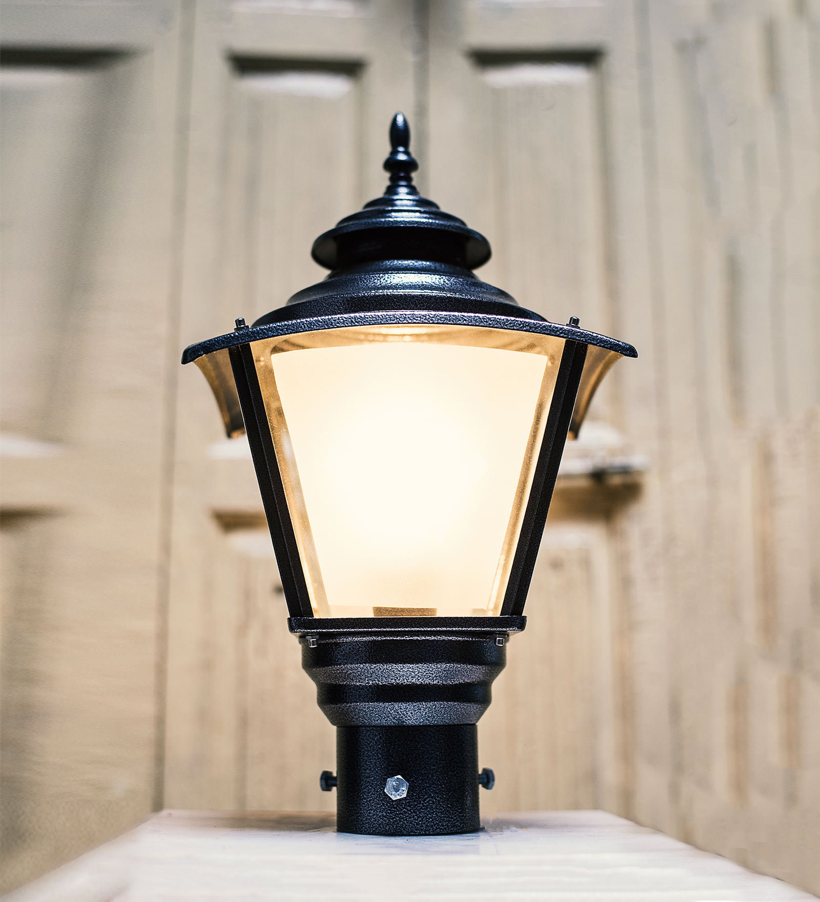 Black Metal Gate Light