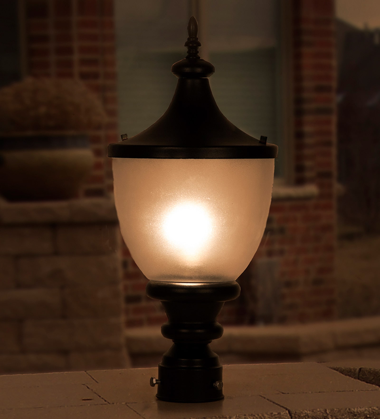 Black Metal Gate Light