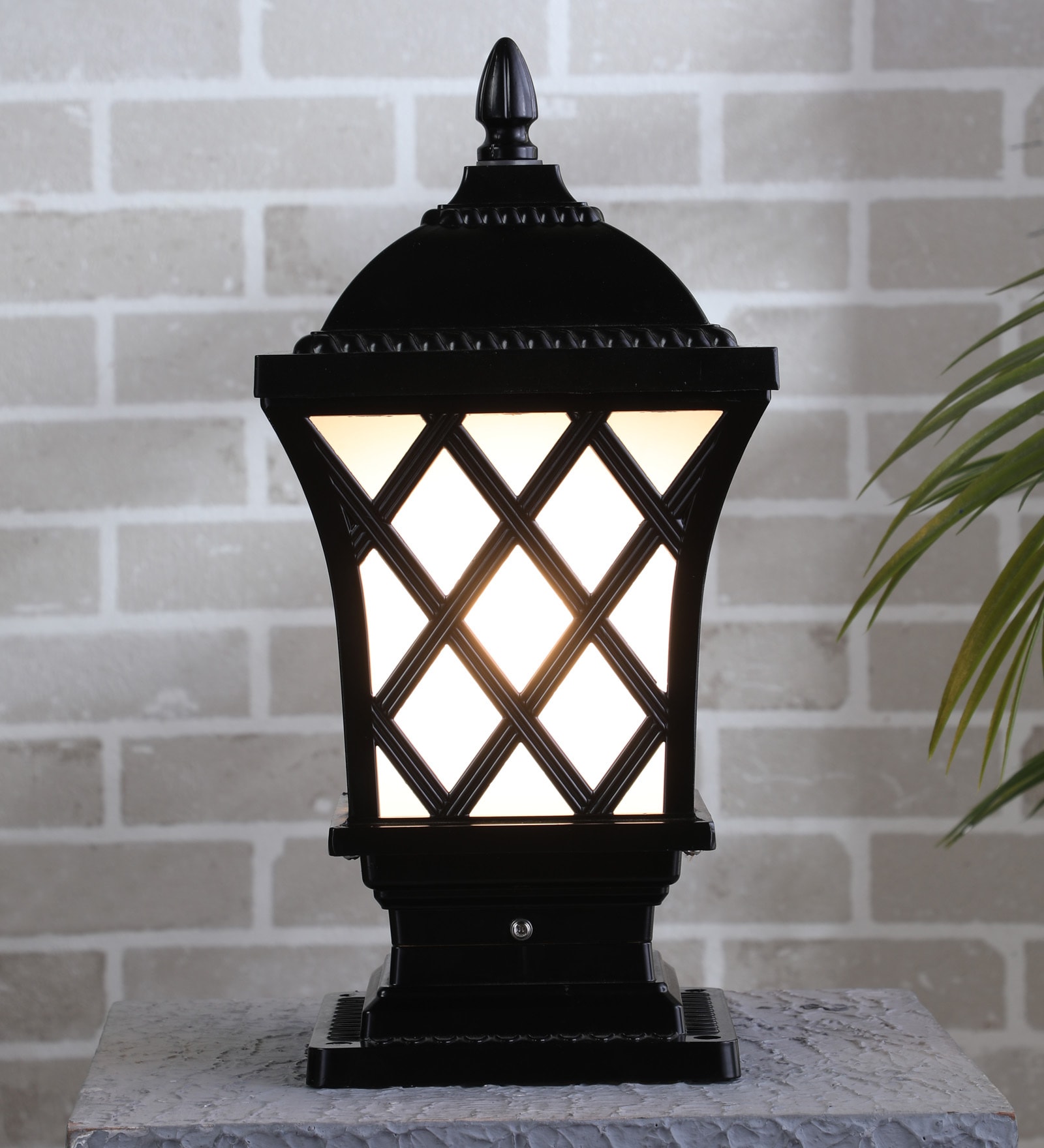 Black Aluminium Die Cast Gate Light
