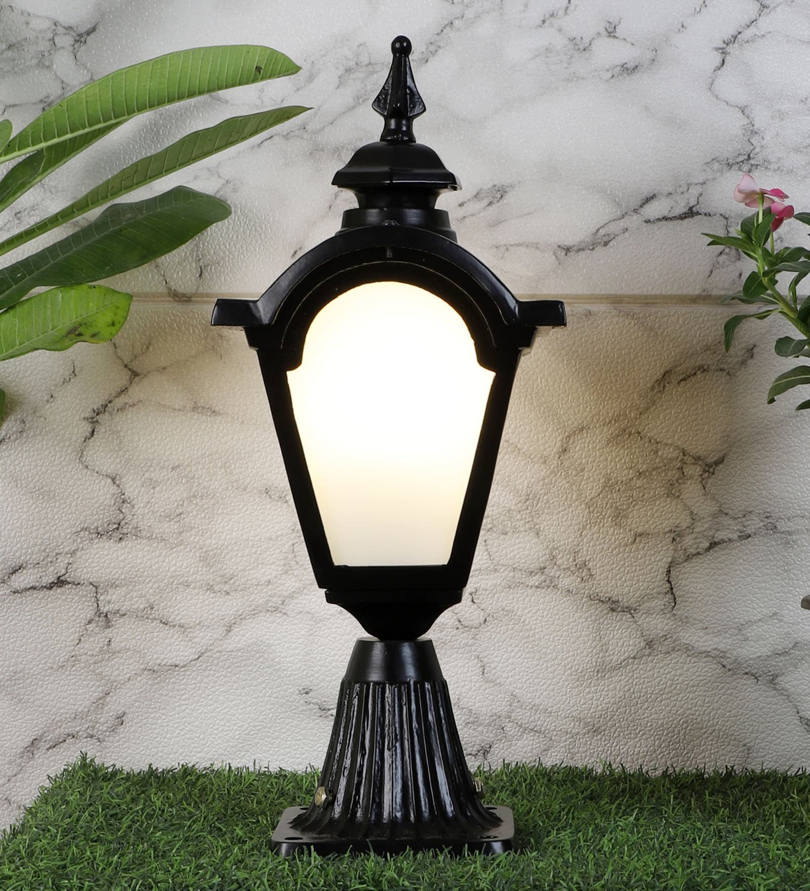 Spacio Black Aluminium Gate Light