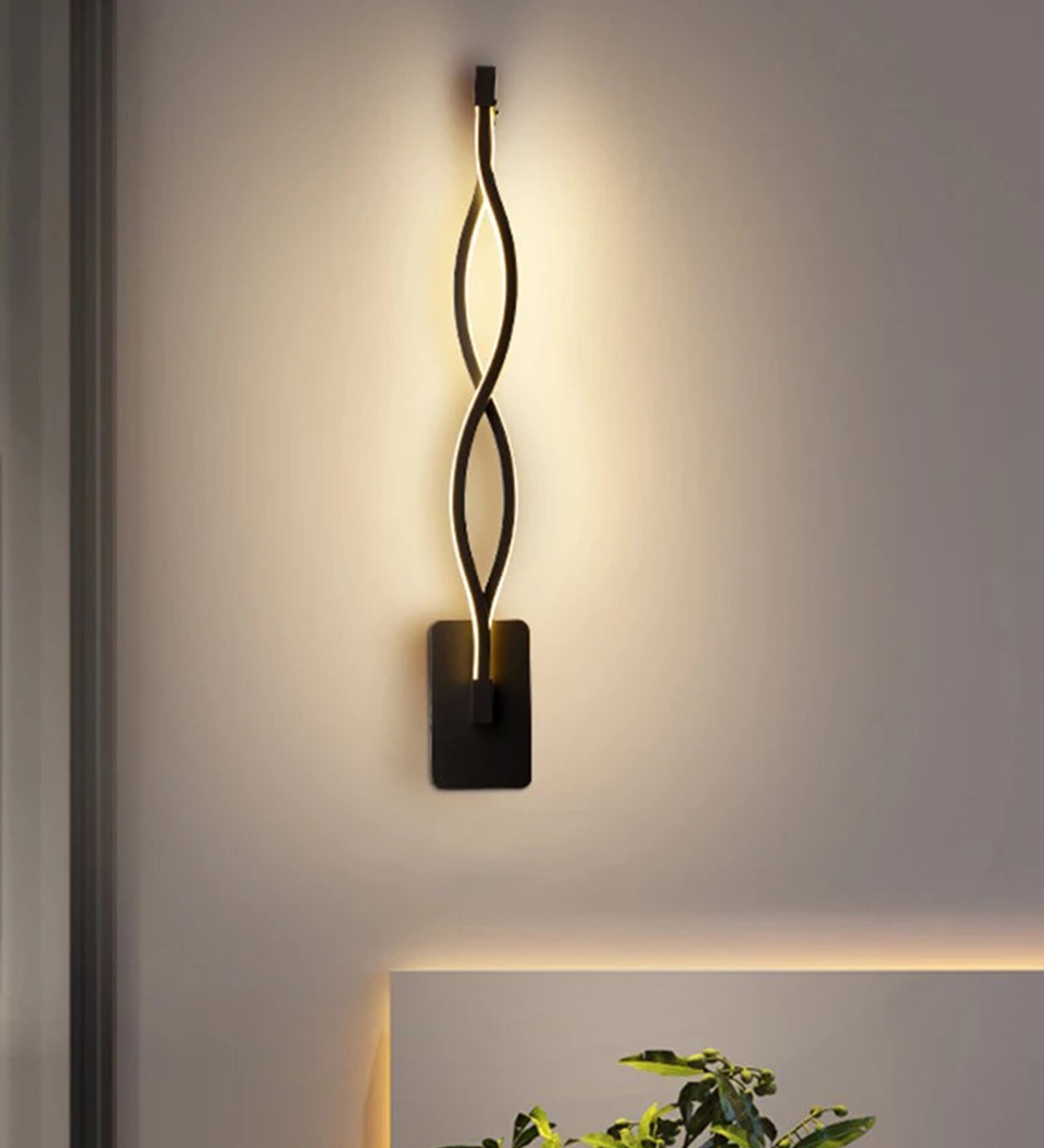 Wave Metal Novelty Wall Light (Black)
