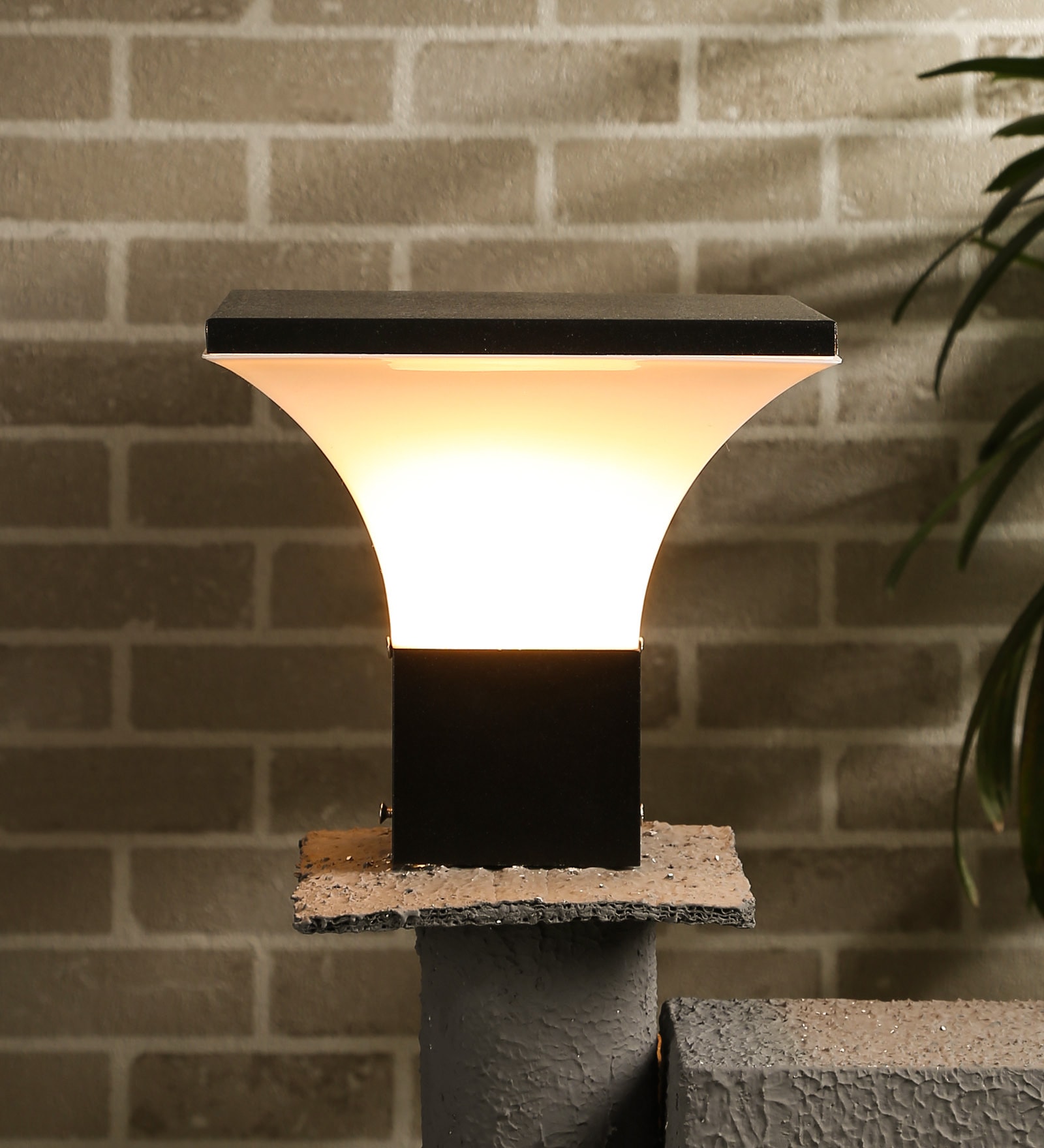 Vectra Black Metal Gate Light