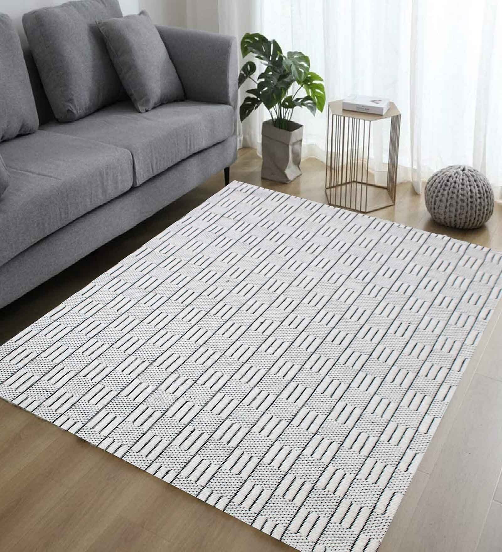 Black Geometric Wool 5 x 7 Feet Hand Woven Carpet