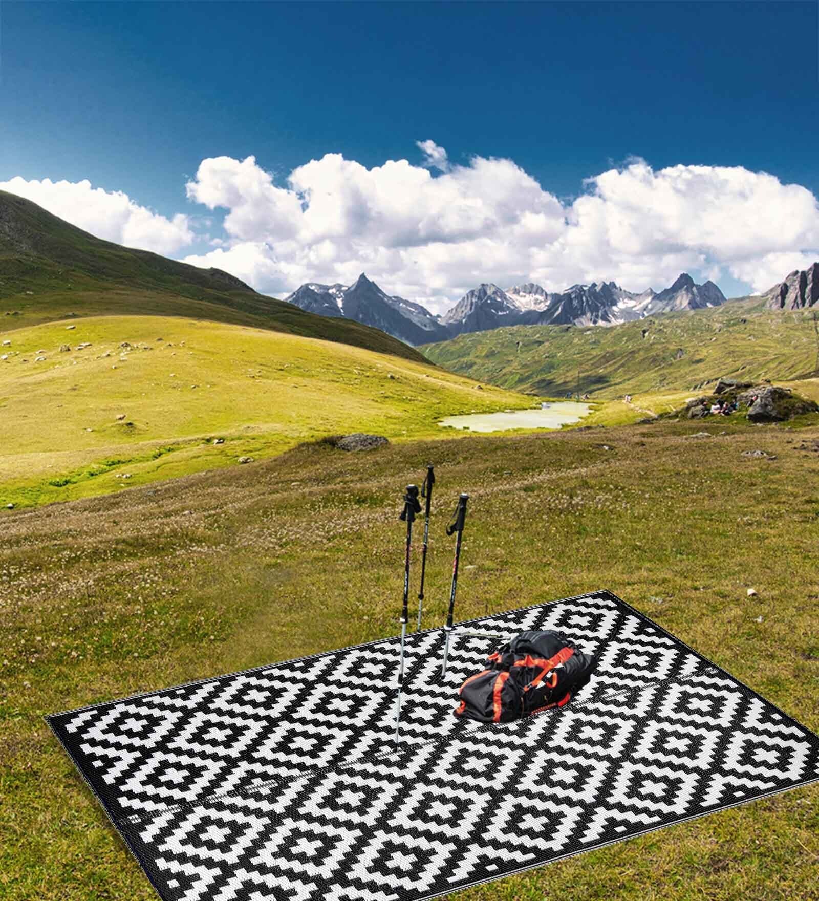 Black Geometrical Polyproylene 4 ft x 6 ft Machine Made Picnic  Mats
