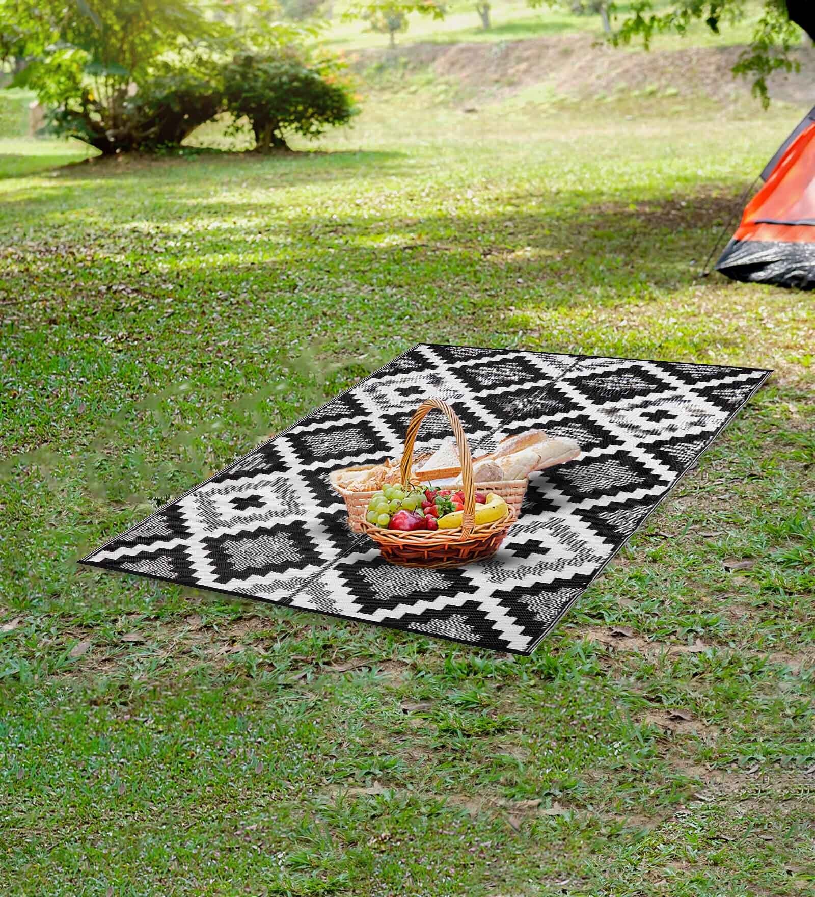 Black Geometrical Polyproylene 4 ft x 6 ft Machine Made Picnic  Mats