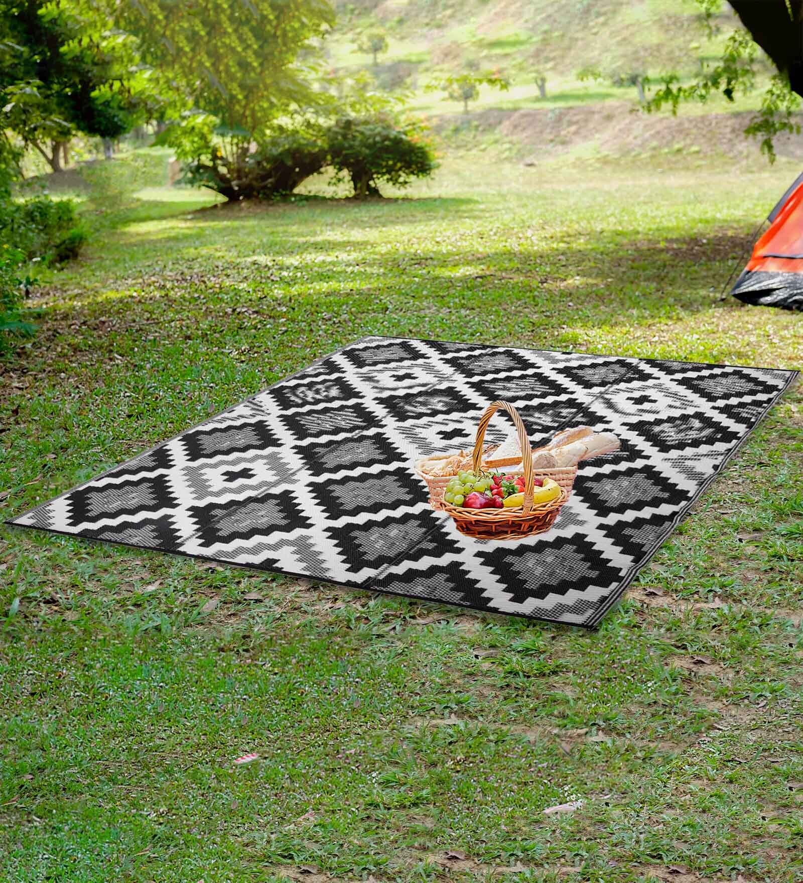 Black Geometrical Polyproylene 6 ft x 9 ft Machine Made Picnic  Mats