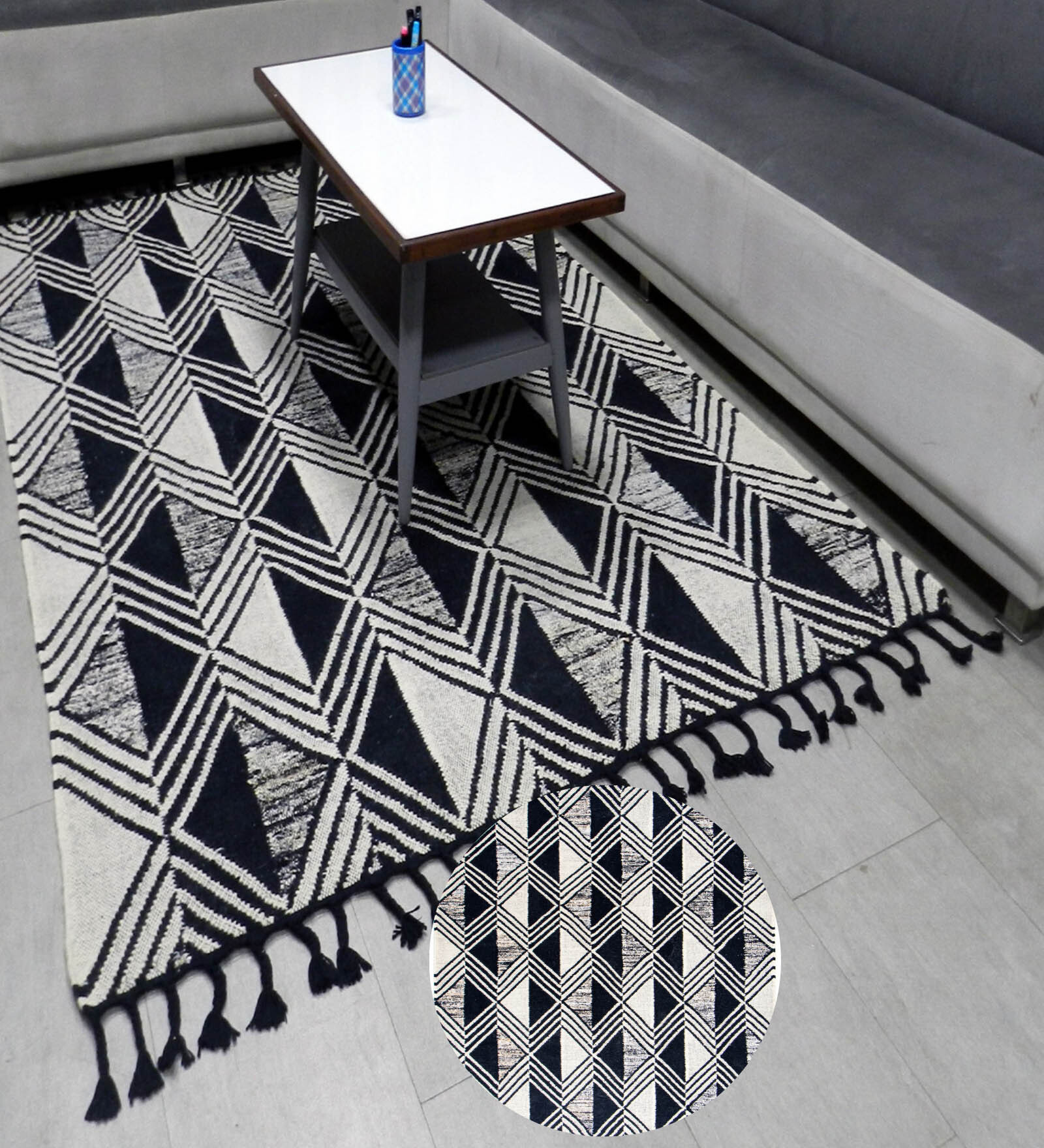 Black Geometrical Wool And Polyester And Cotton 8X6 Feet Hand Woven Carpet