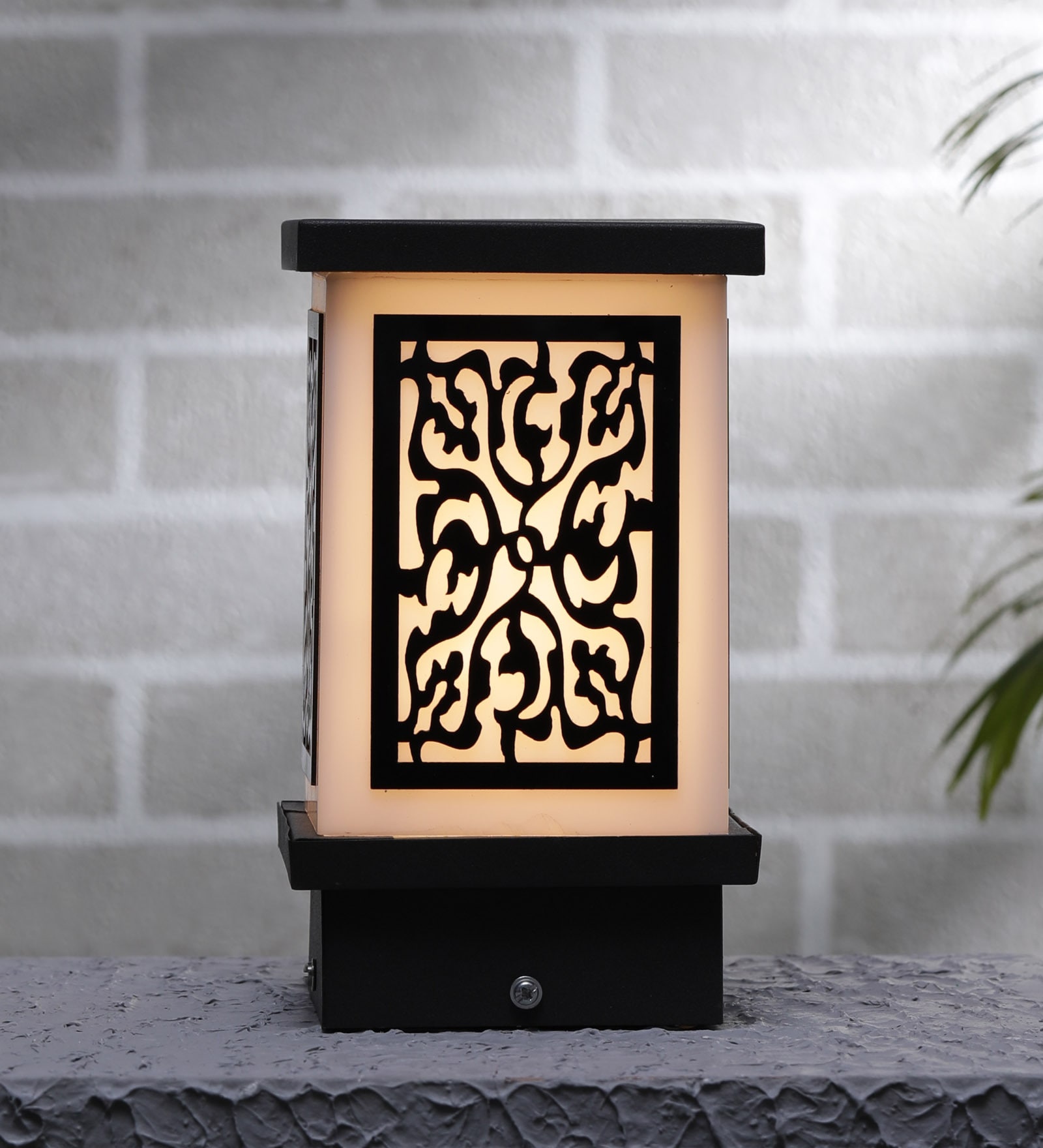 Gracia Black Acrylic Gate Light