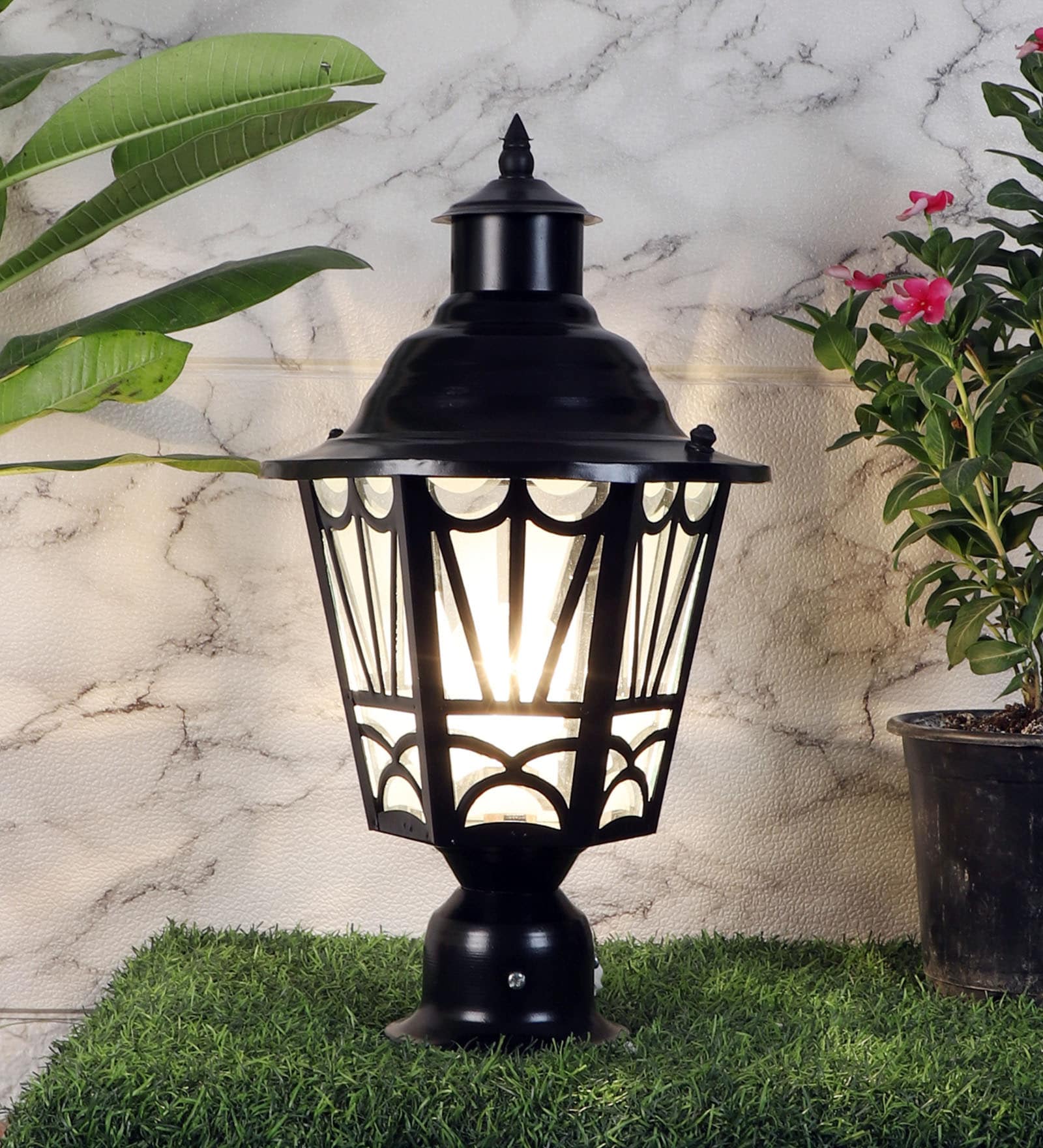 Zeist Black Iron Gate Light