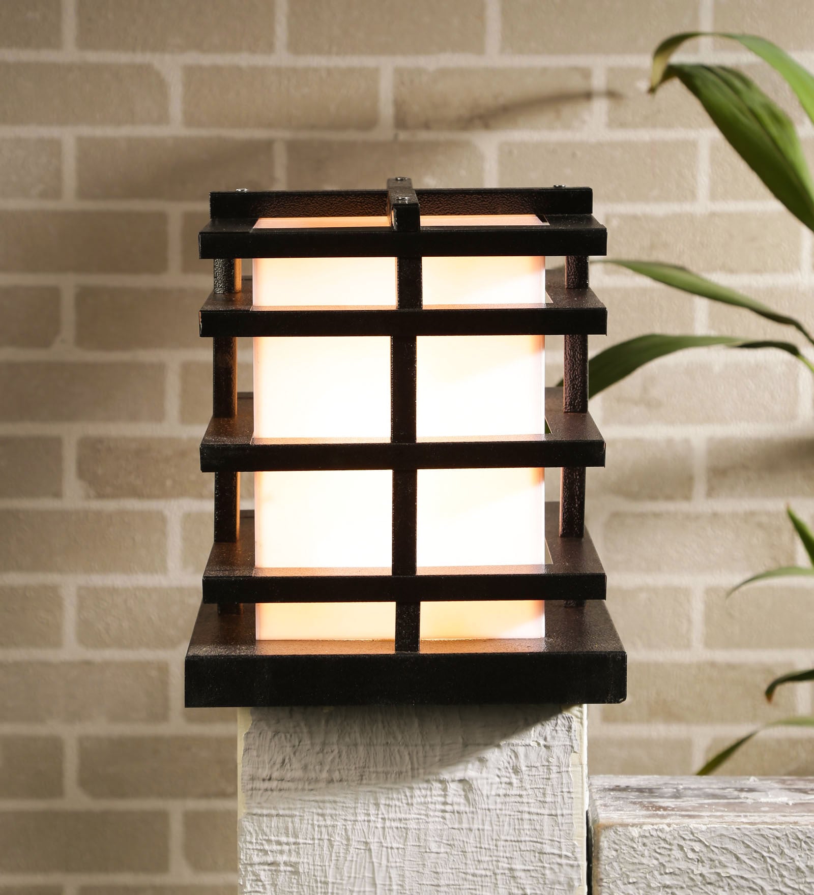 Black Iron Gate Light