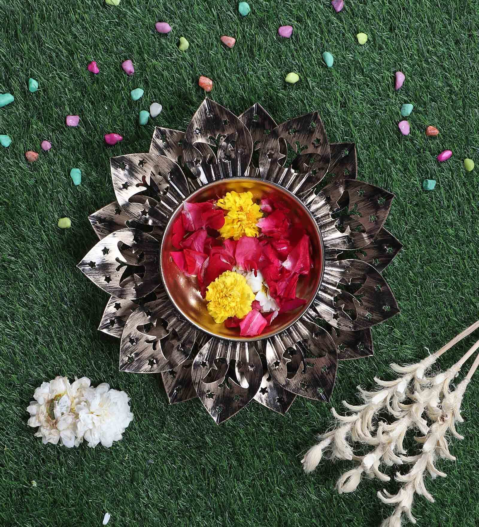 Black & Gold Flower Cut Urli