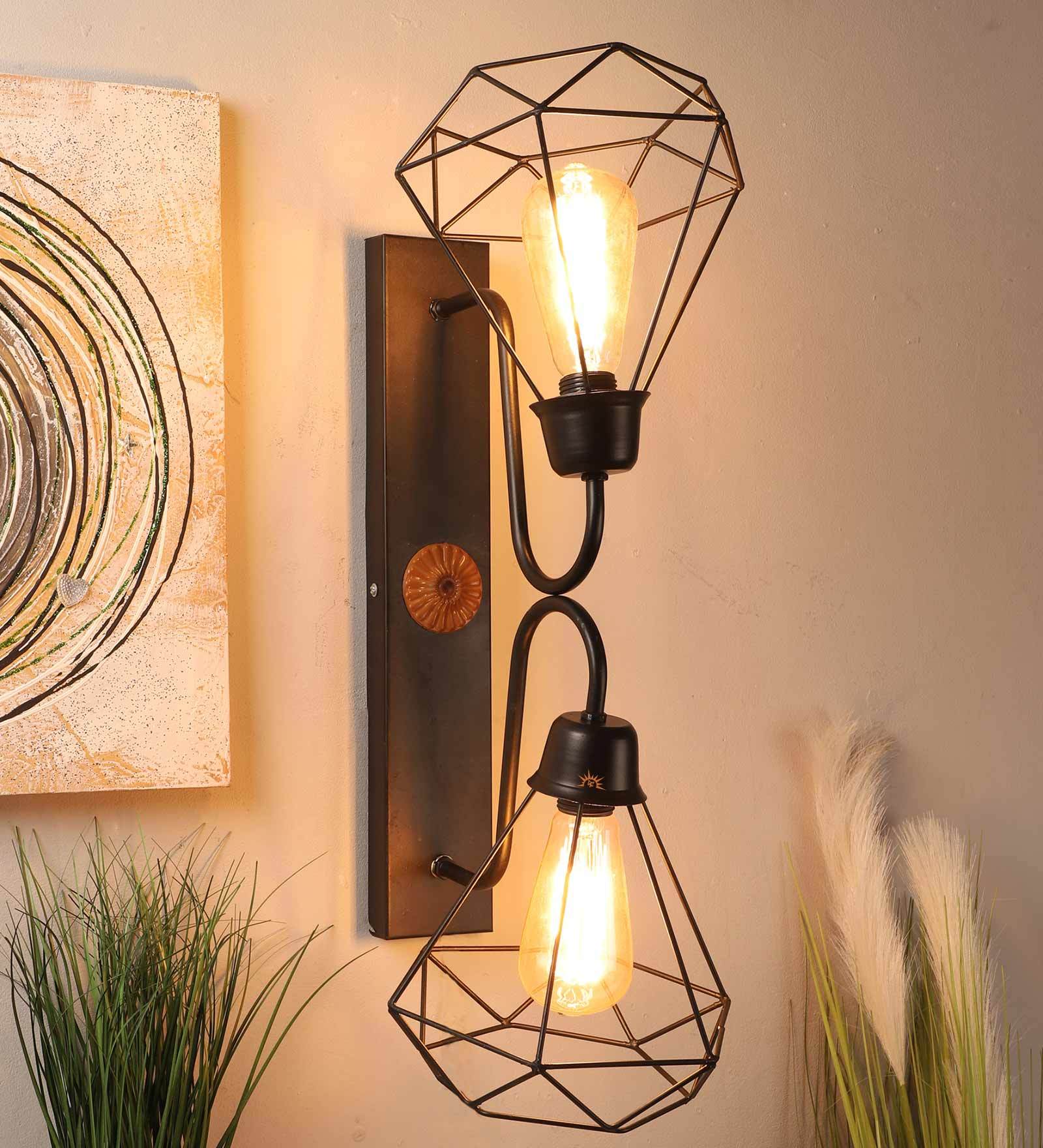 Arrow Metal Novelty Wall Light (Black)