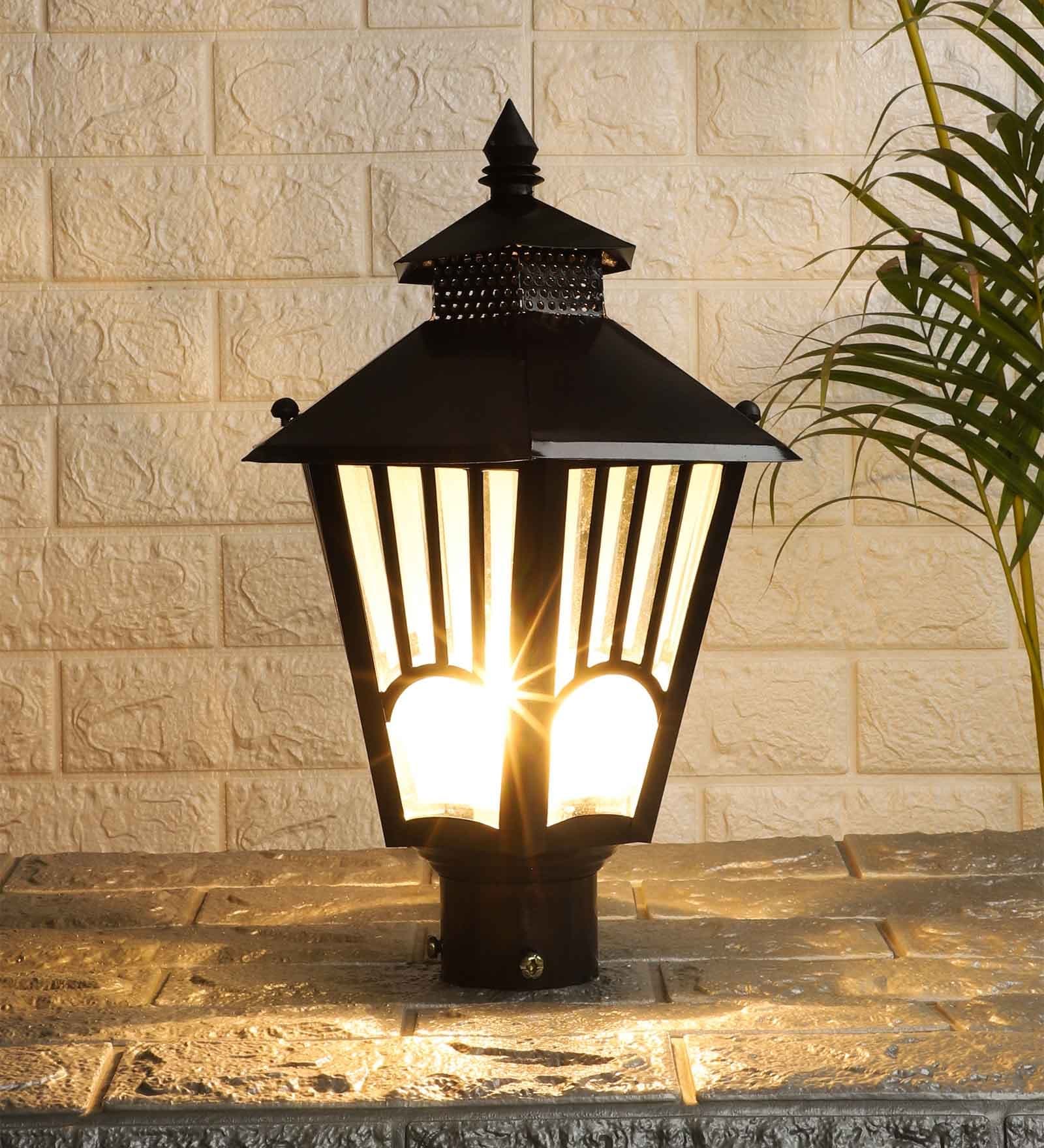 Sphinx Black Metal Gate Light