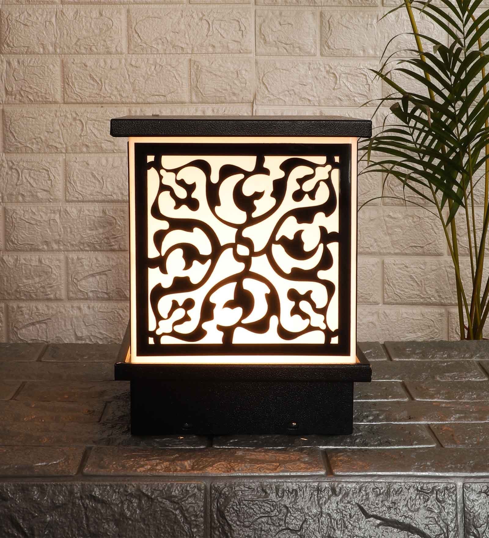 Black Metal Gate Light