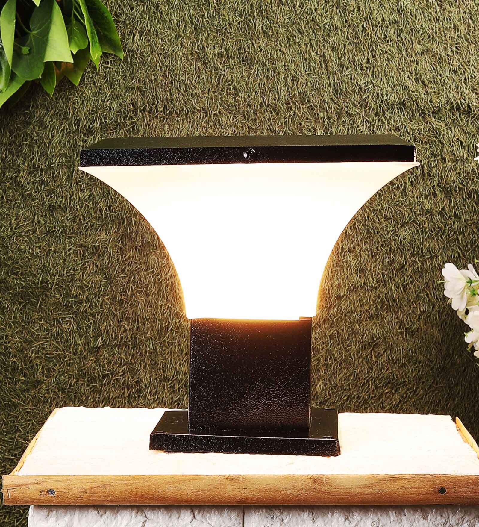 Black Metal Gate Light