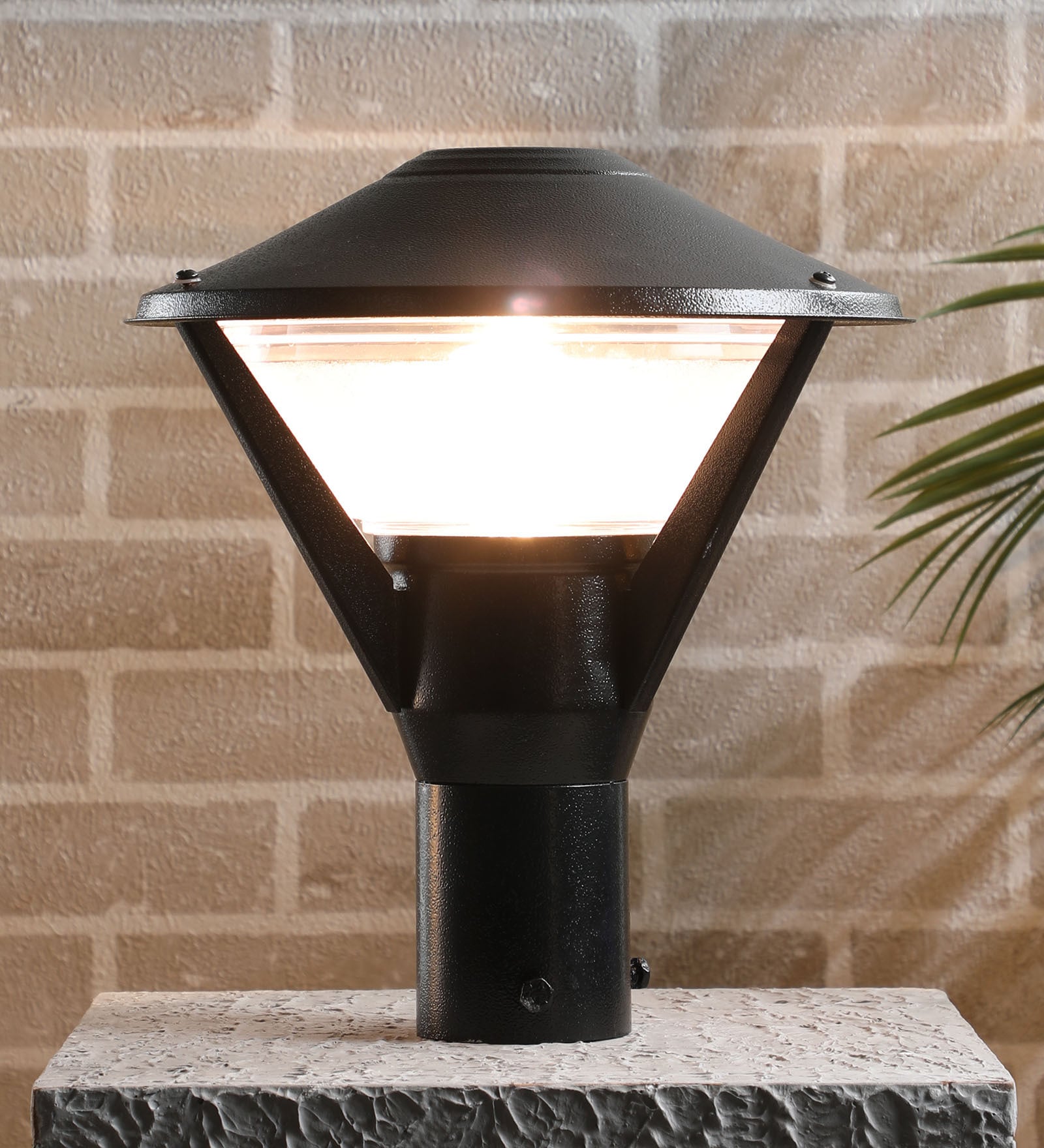 Black Metal Gate Light