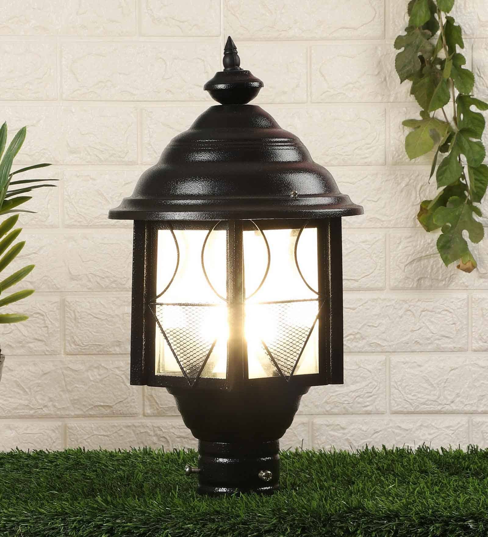 Black Metal Gate Light