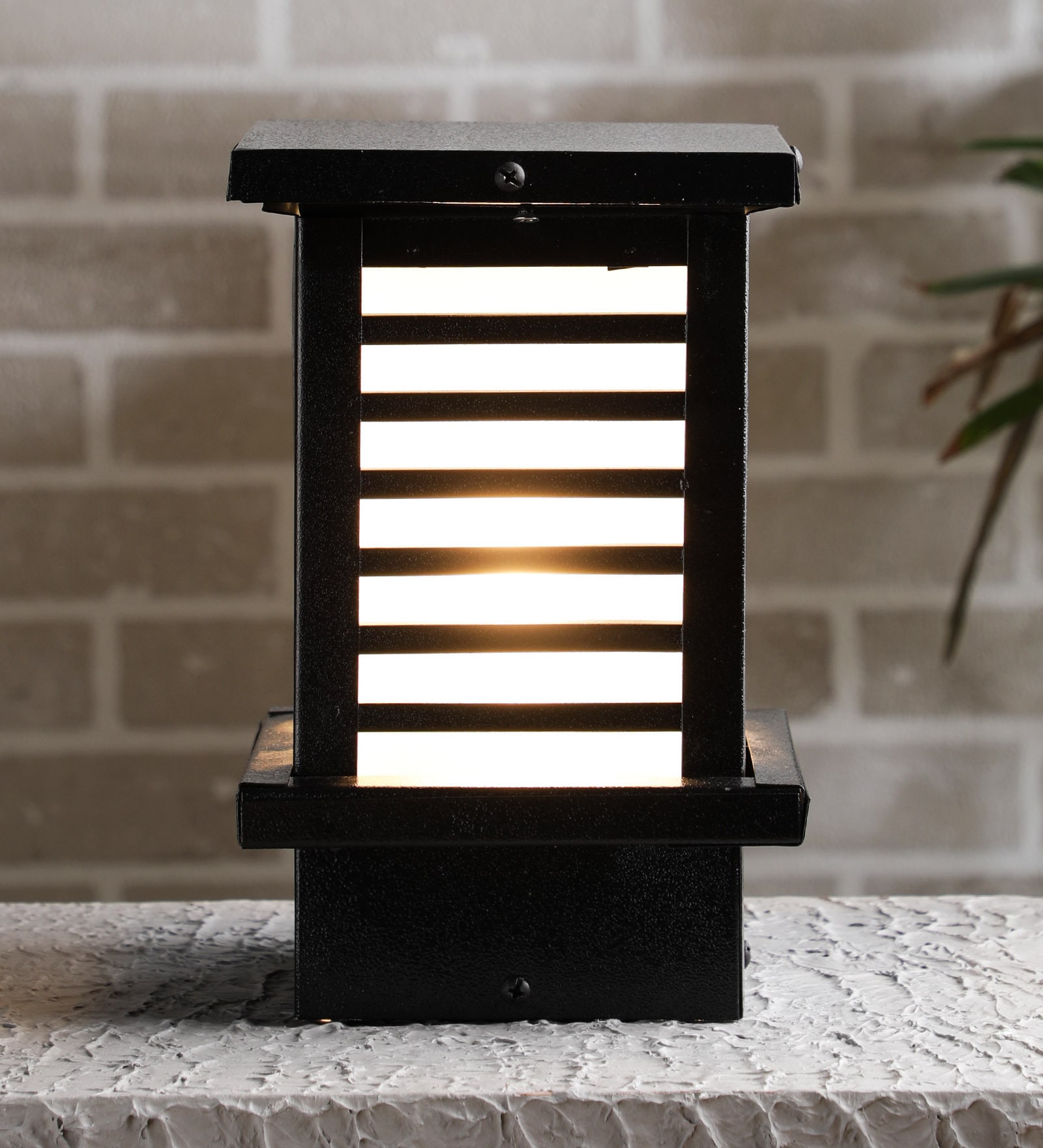 Black Metal Gate Light