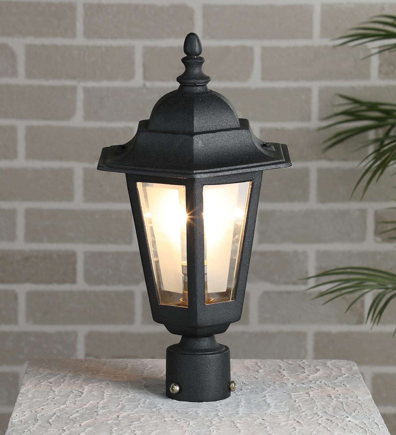 Black Metal Gate Light