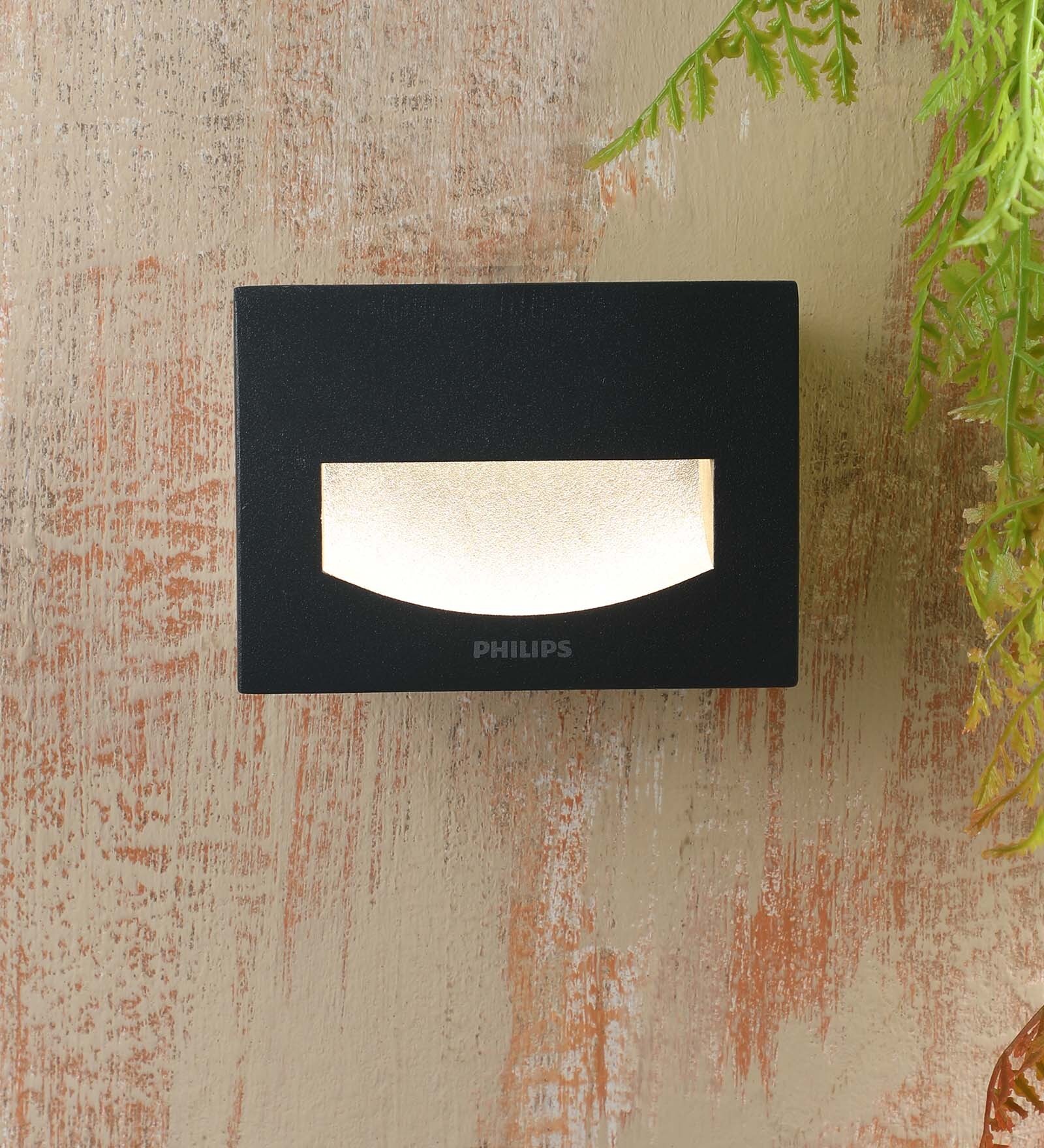Black Metal Outdoor Wall Light