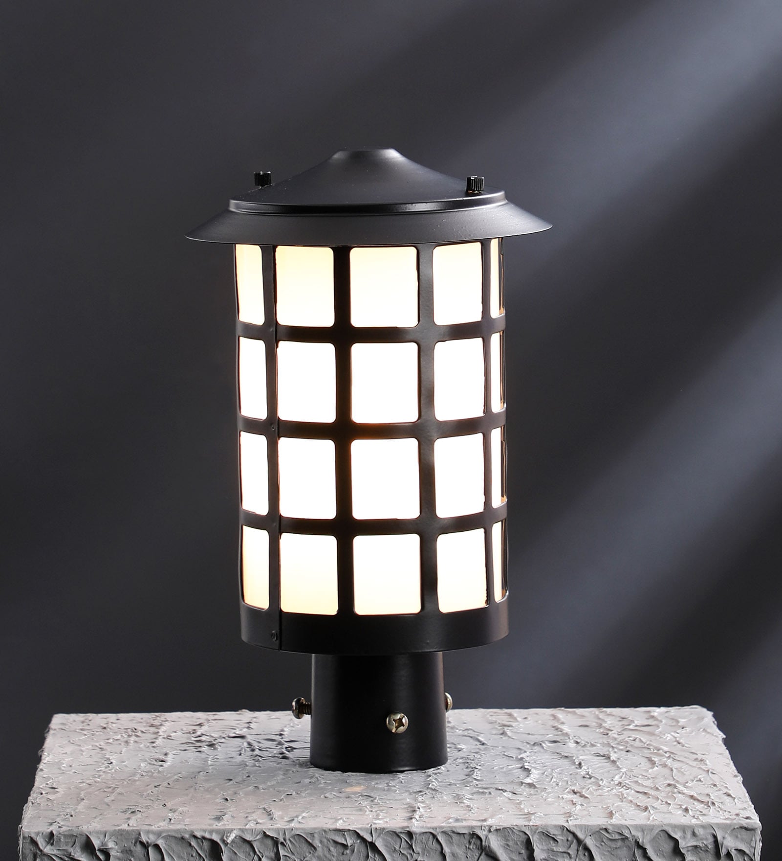Black Metal Gate Light