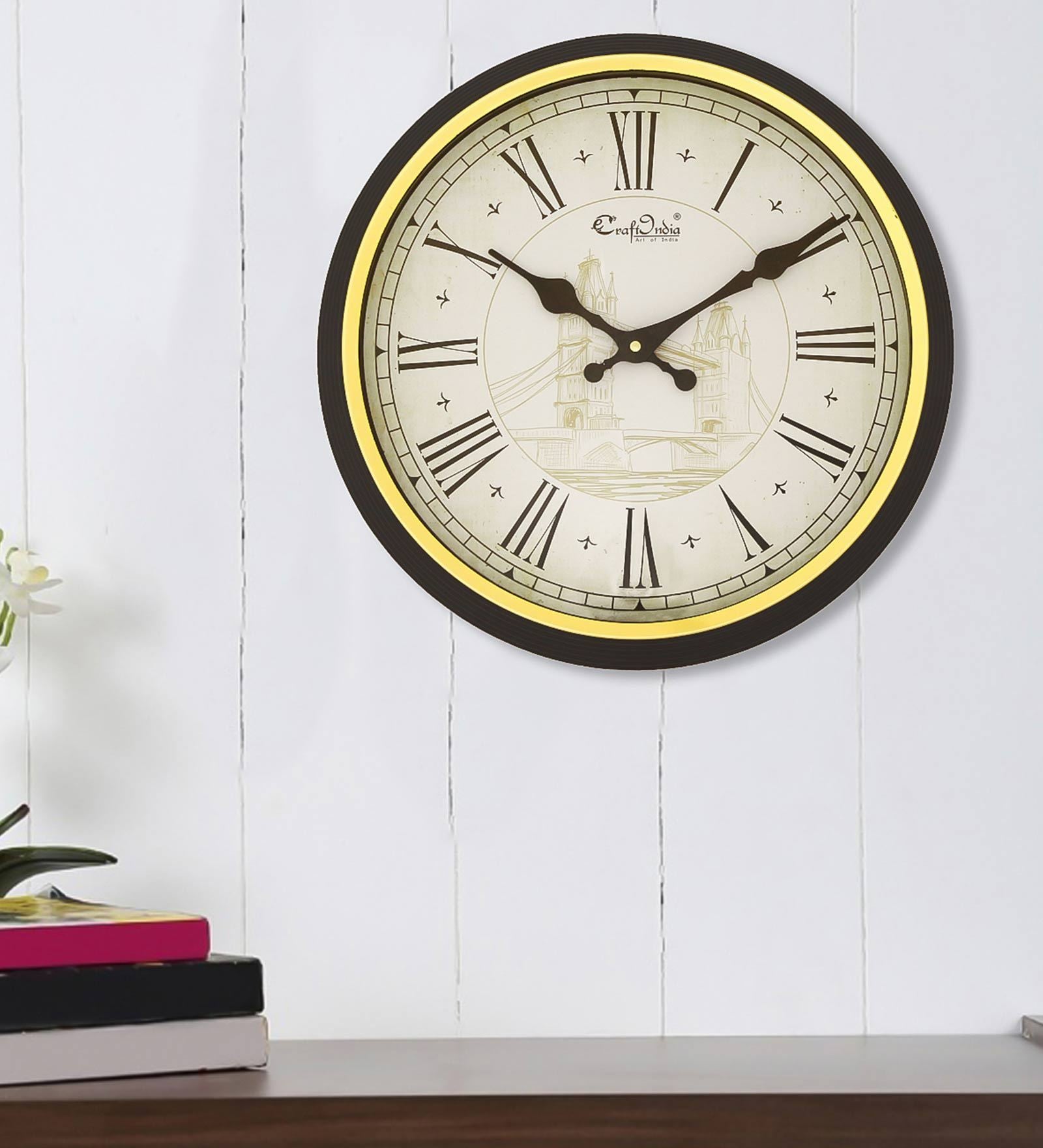 Black Plastic Analog Retro Wall Clock