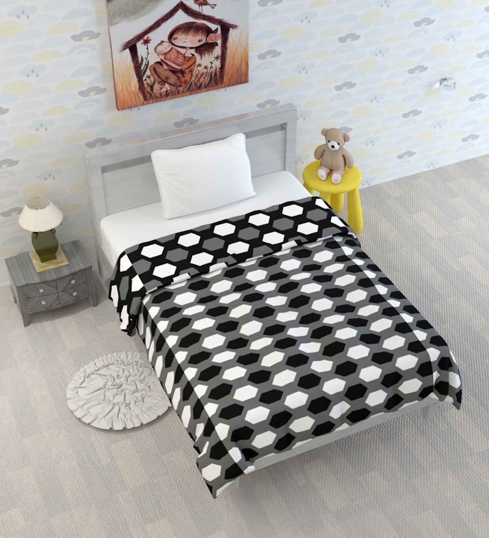 Black Polyester Patterned 120 GSM Single Bed Kids Dohar