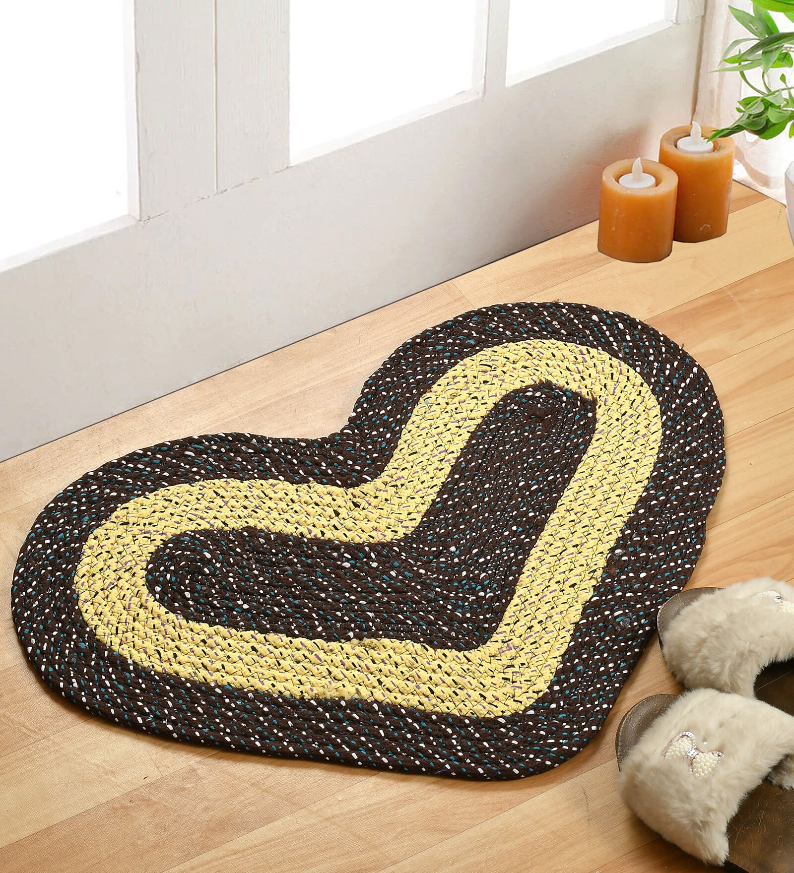 Black Polypropylene Heart Shaped Max Absorbent 16X24 Inches Bath Mat