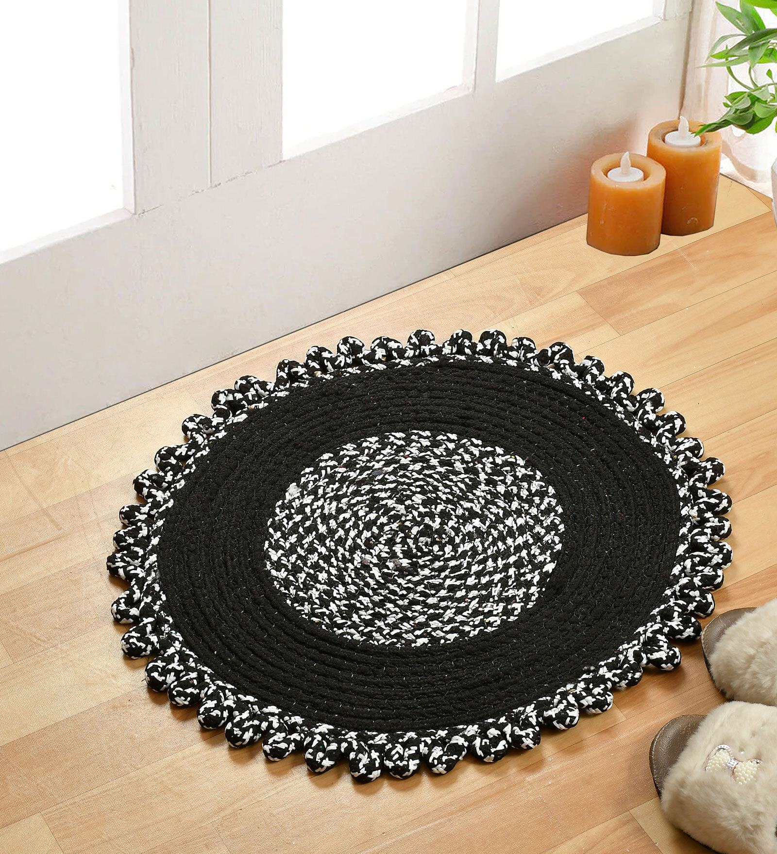 Black Polypropylene  Max Absorbent 18 X 18 Inches Round Bath Mat