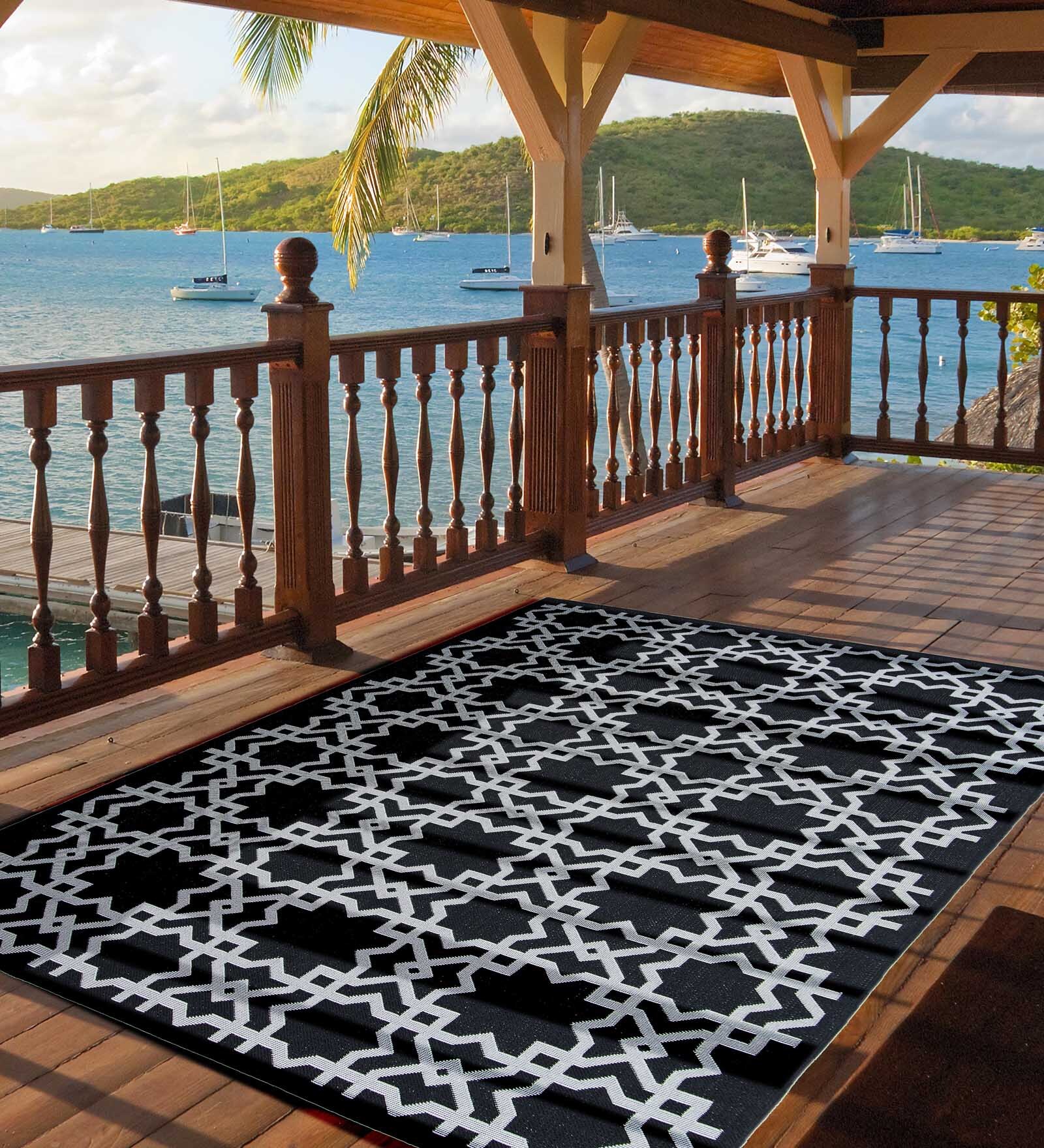 Black Geometric Polypropylene 8 ft x 10 ft Machine Made Carpet