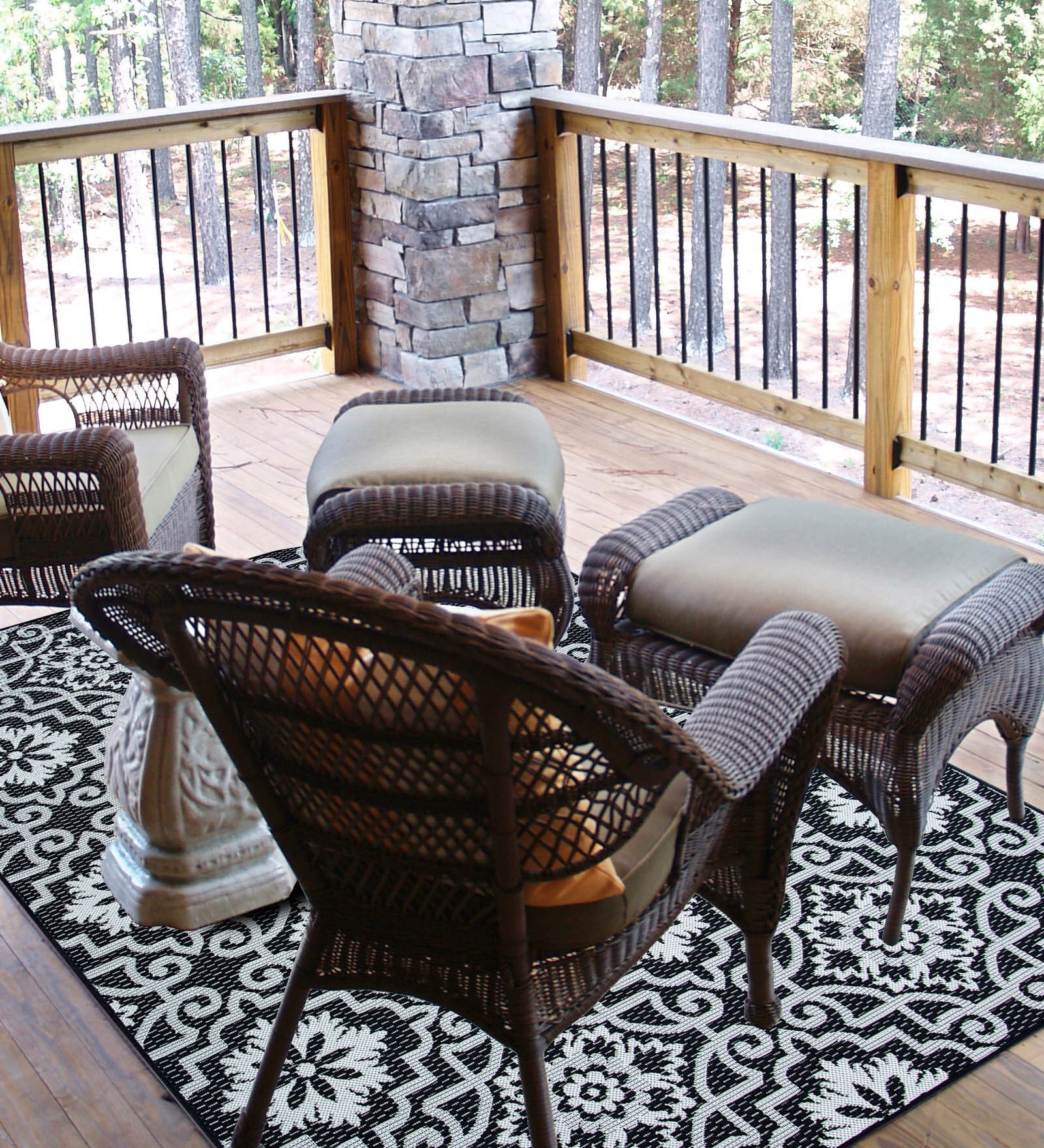 Black Persian Polypropylene 6 ft x 9 ft Machine Made Carpet