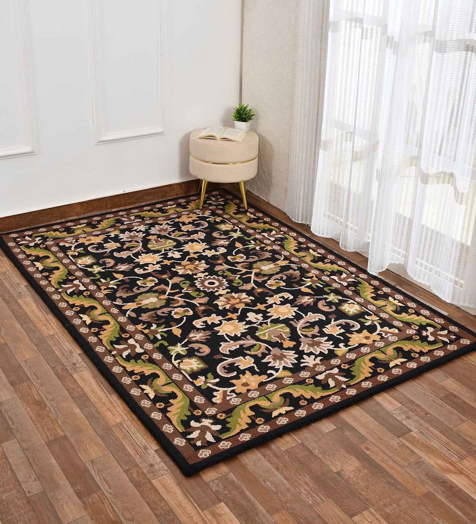 Black Traditional Wool 5 ft x 7 ft Hand Tufted Carpet