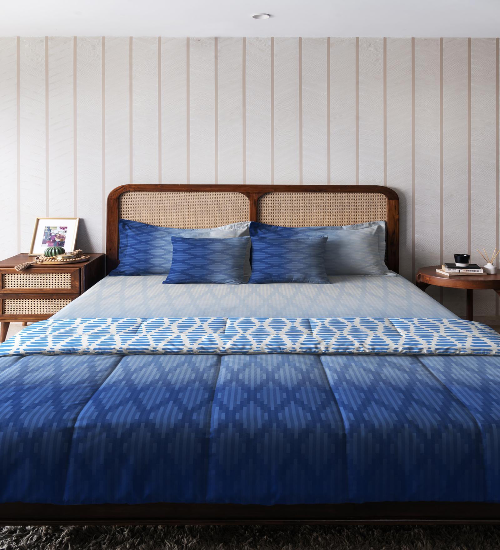 Blue Cotton Geometrical 150 GSM Double Bed Comforter