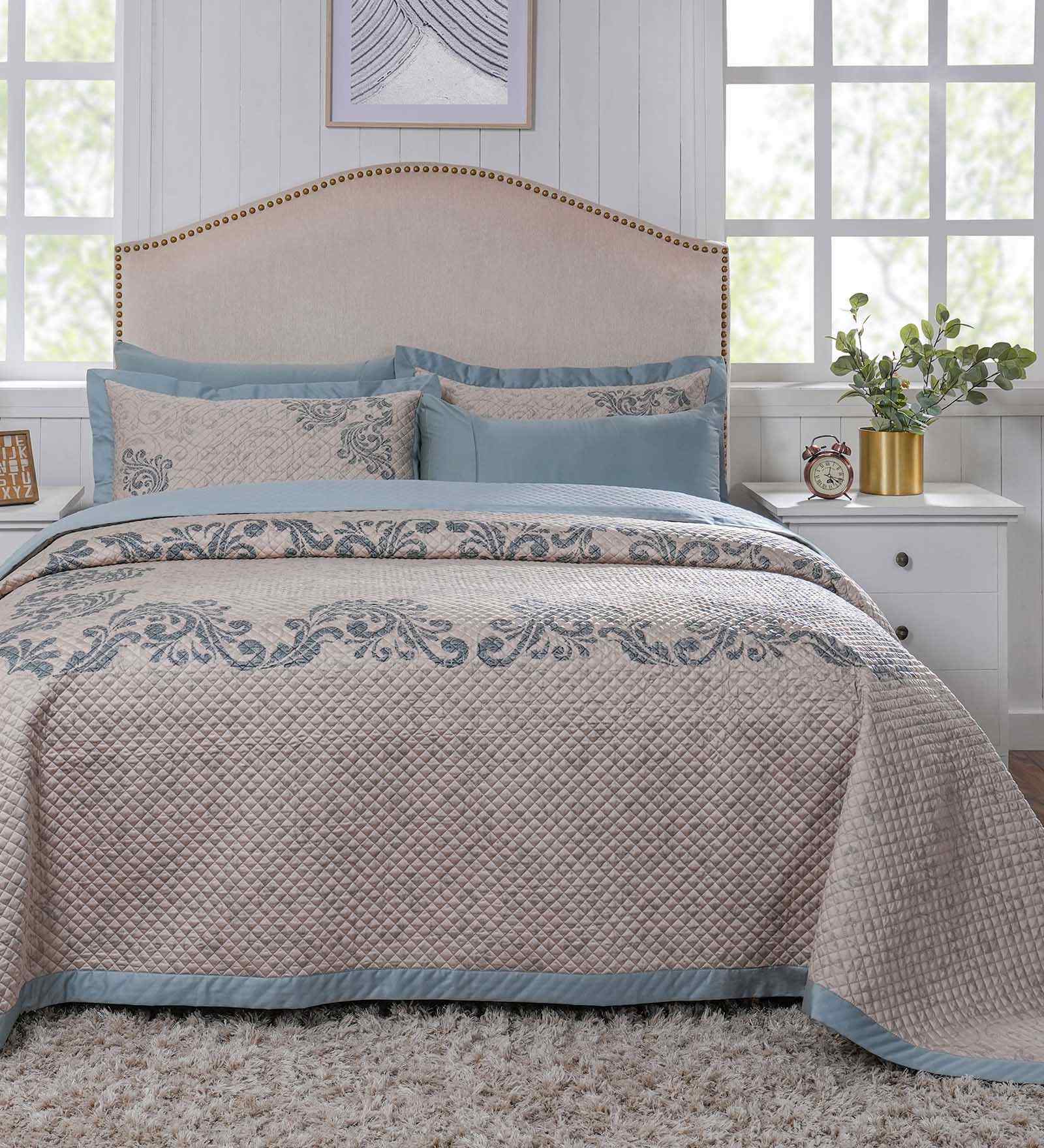 Blue Cotton Polyester Floral Print 145 GSM Double Bed Quilt