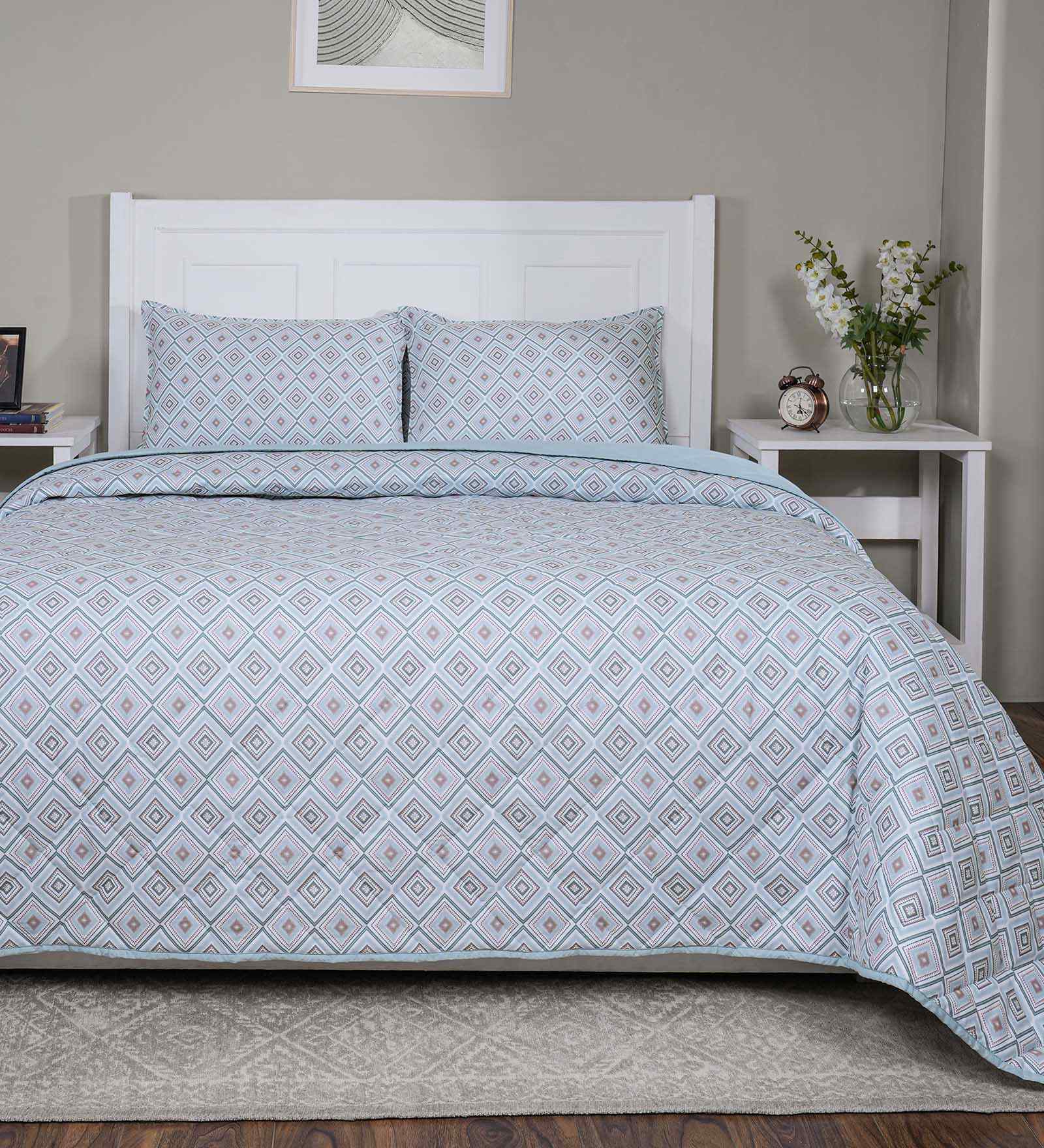 Blue Cotton Polyester Geometric Print 110 GSM Double Bed Quilt