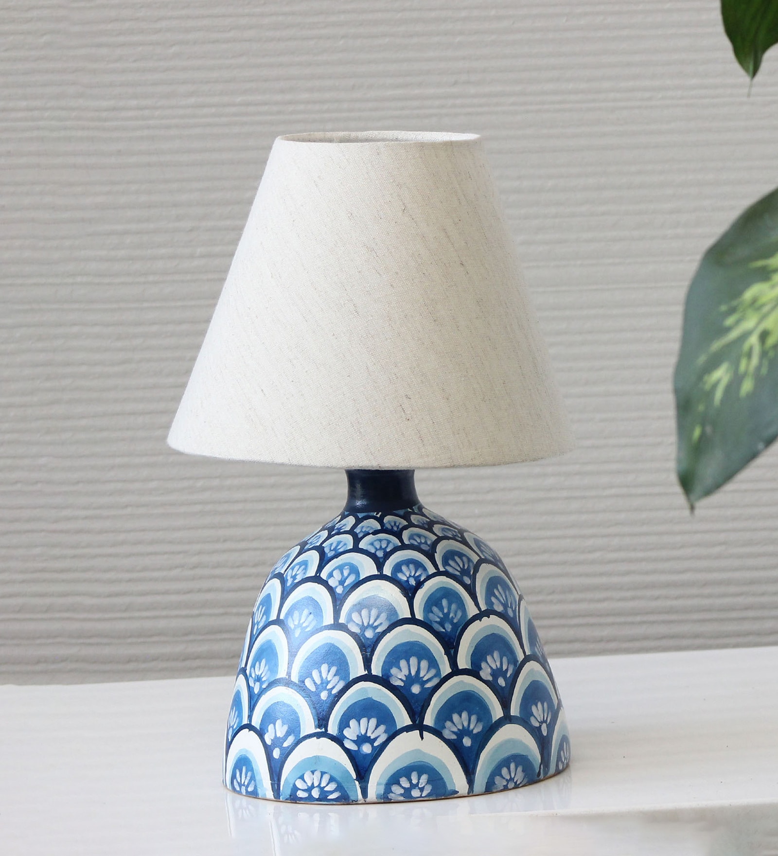 Blue Elegant Pattern Terracotta Table Lamp