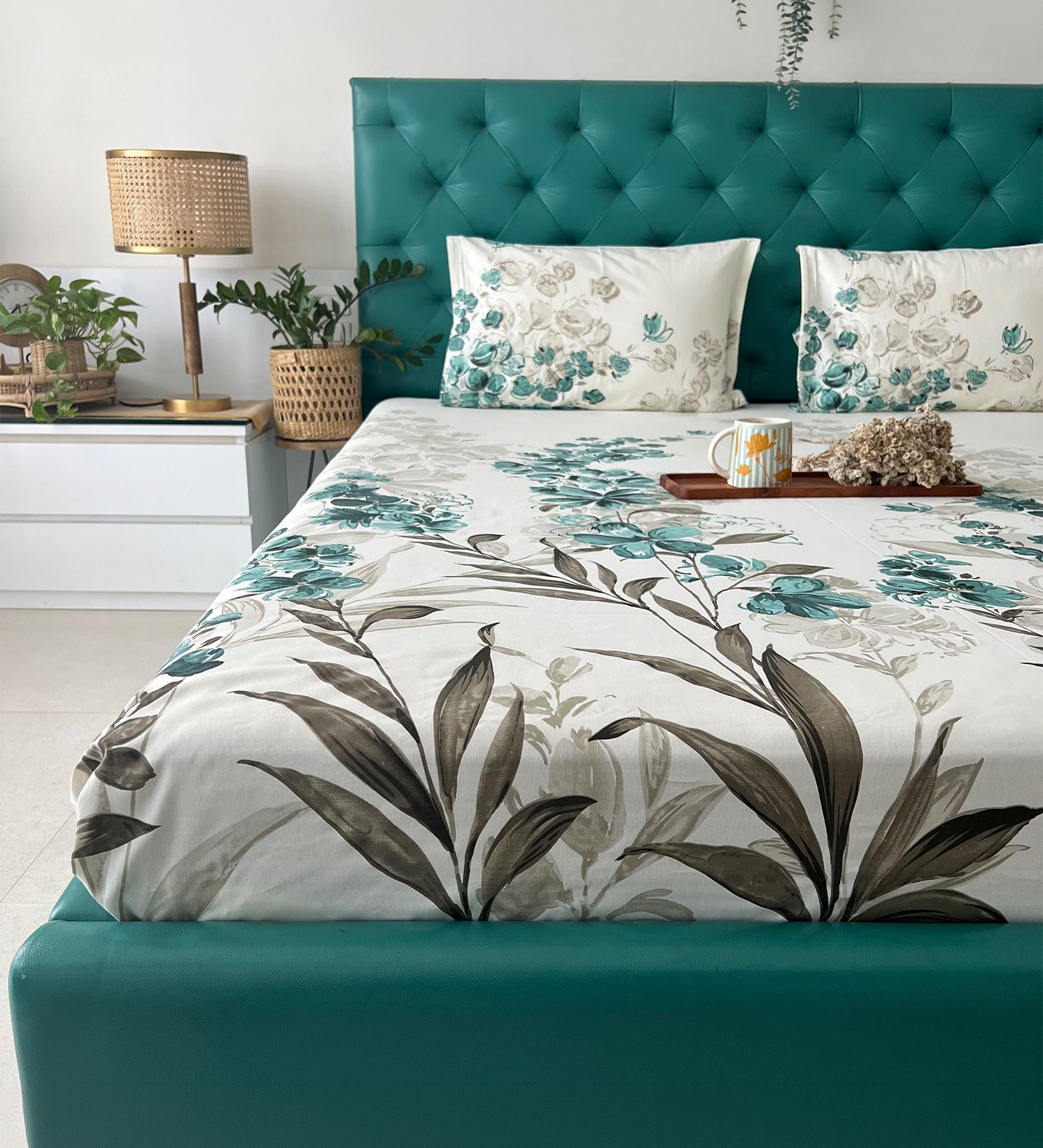 Blue Floral 200 TC Cotton King Sized Bedsheet with 2 Pillow Covers