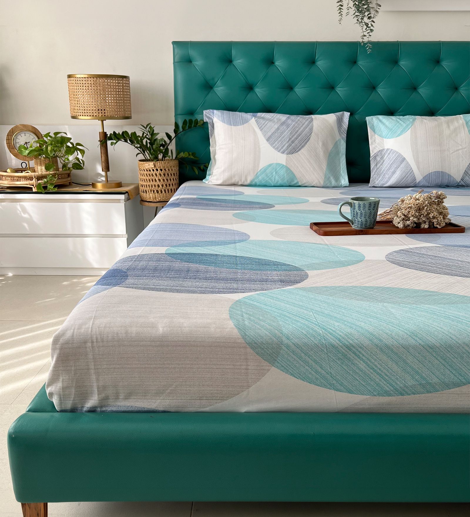 Blue Floral 200 TC Cotton King Sized Bedsheet with 2 Pillow Covers