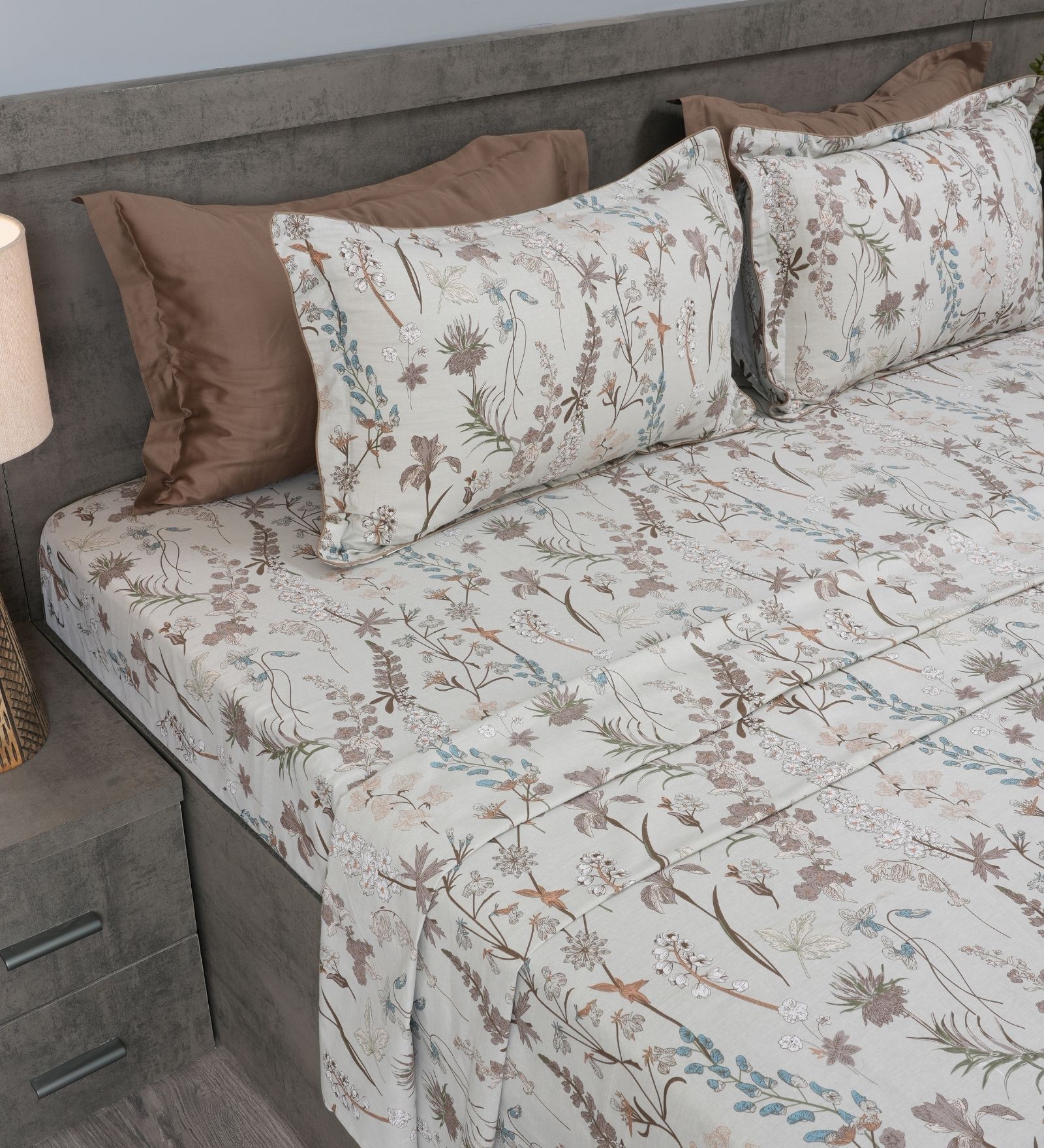 Off White Floral 210TC 100% Cotton Printed Flat Super King Bedsheet With 2 Pillow Covers