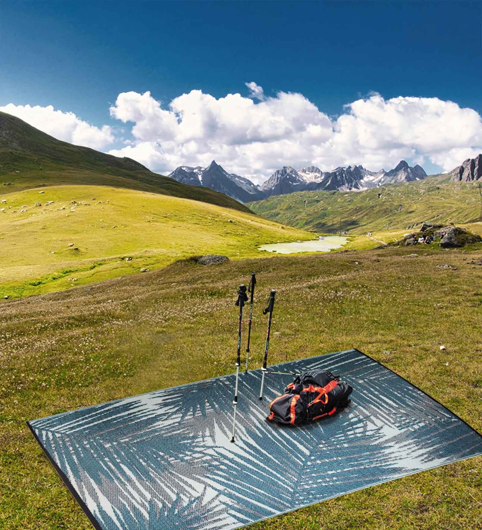 Blue Floral Polyproylene 4 ft x 6 ft Machine Made Picnic Mat