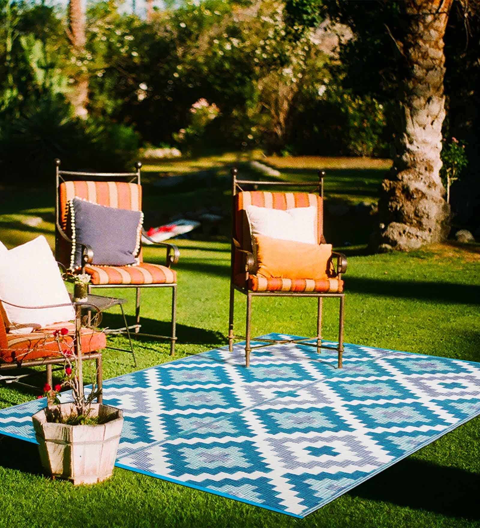 Blue Geometrical Polyproylene 4 ft x 6 ft Machine Made Picnic  Mats