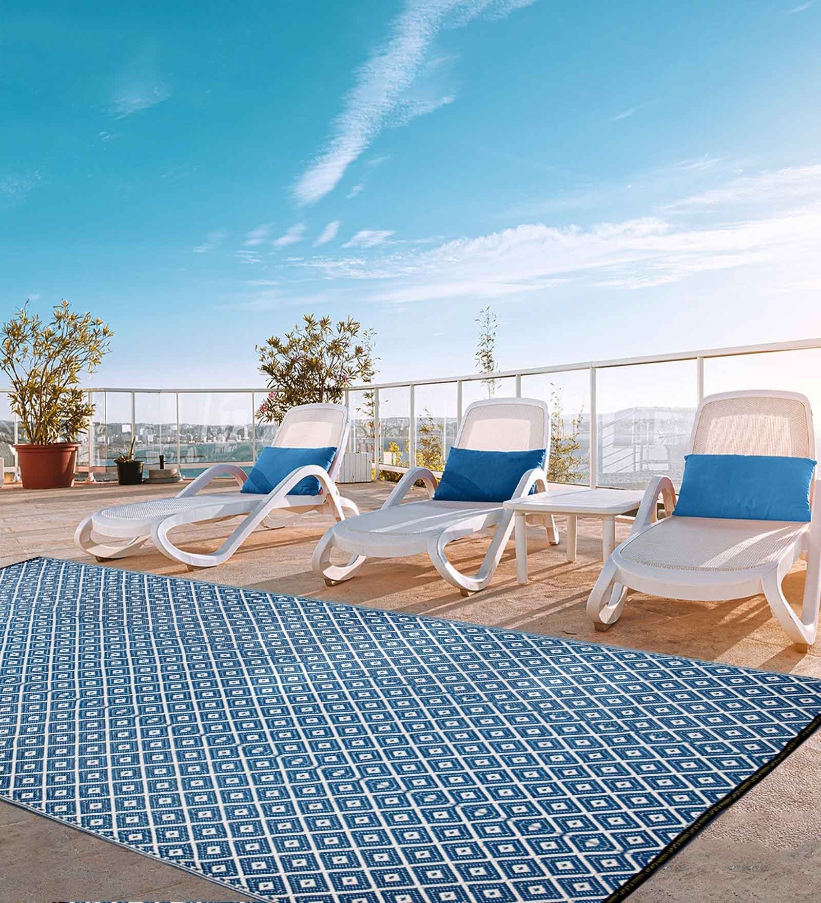 Blue Geometrical Polyproylene 6 ft x 9 ft Machine Made Picnic  Mats