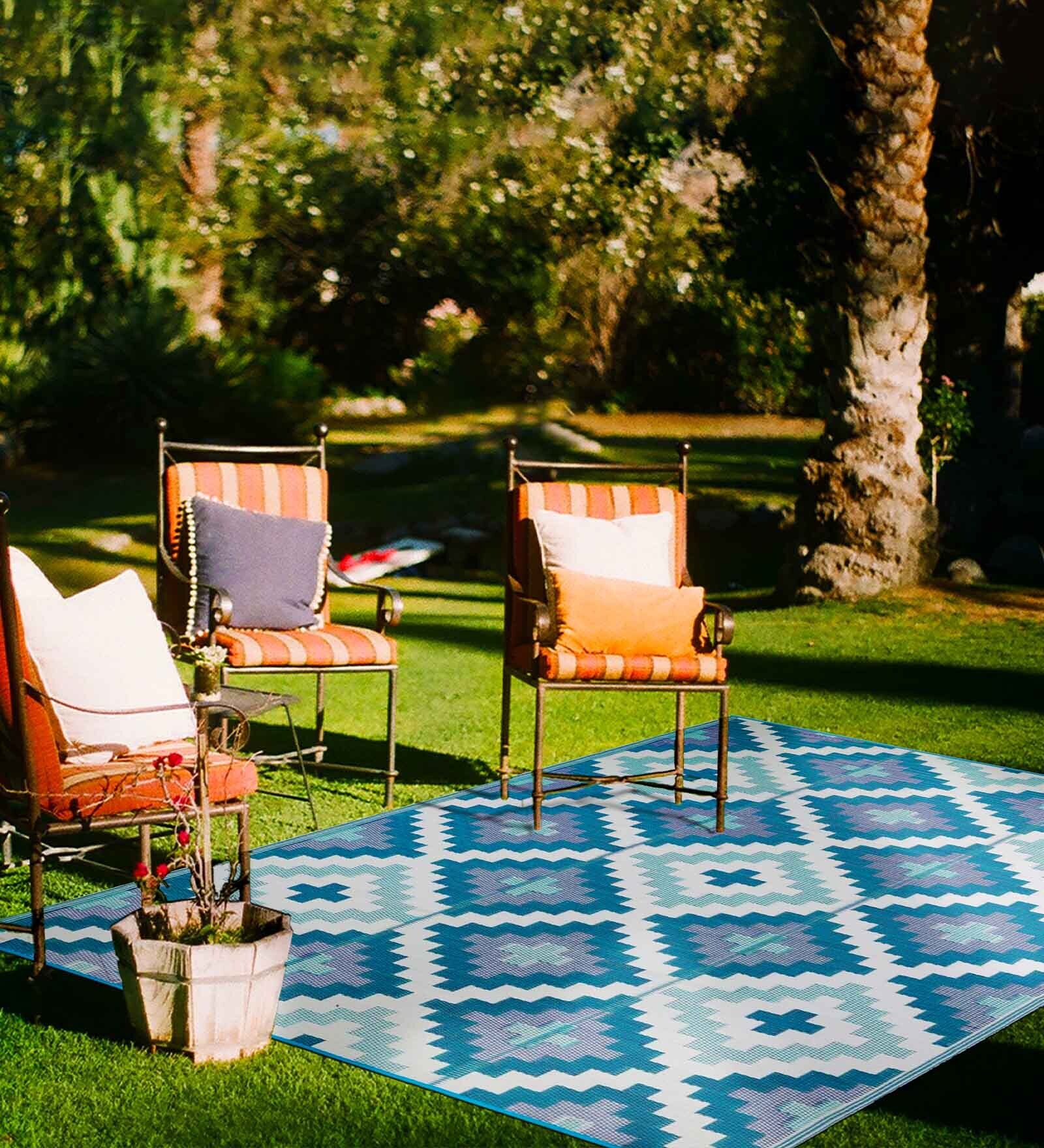 Blue Geometrical Polyproylene 6 ft x 9 ft Machine Made Picnic  Mats
