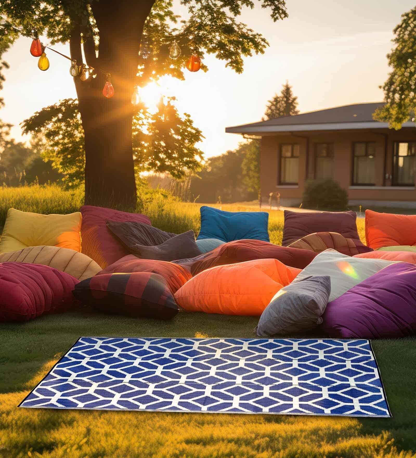 Blue Geometrical Polyproylene 6 ft x 9 ft Machine Made Picnic Mat