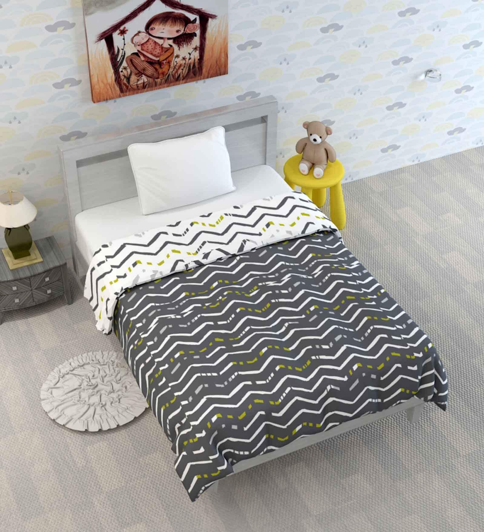 Multicolor Polyester Geometric 120 GSM Reversible Single Bed Kids Comforters Multicolor Polyester Geometric 120 GSM Reversible Single Bed Kids Comforters