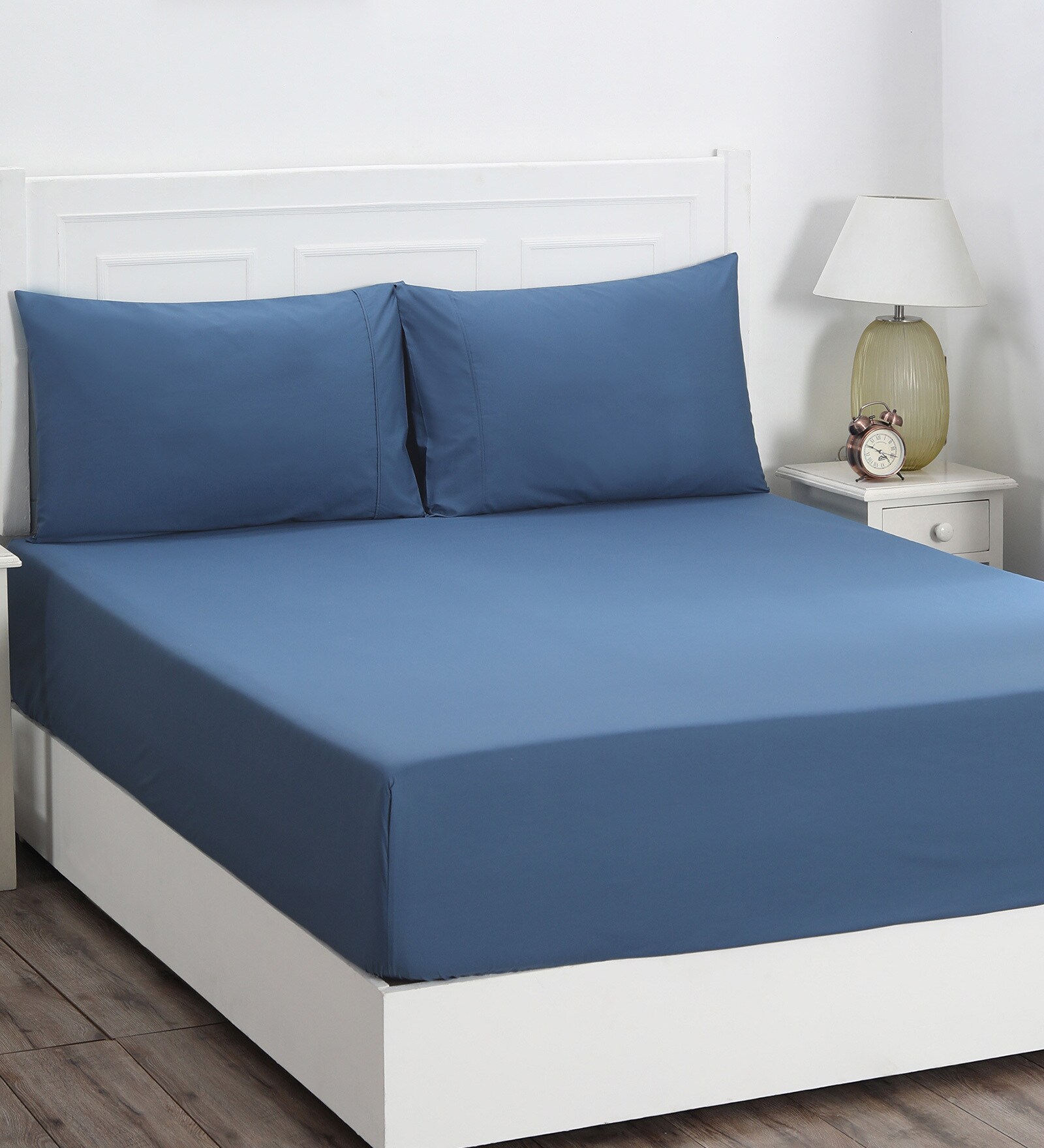Blue Solid 200 TC Cotton King Sized Bed Sheets with 2 Pillow Covers