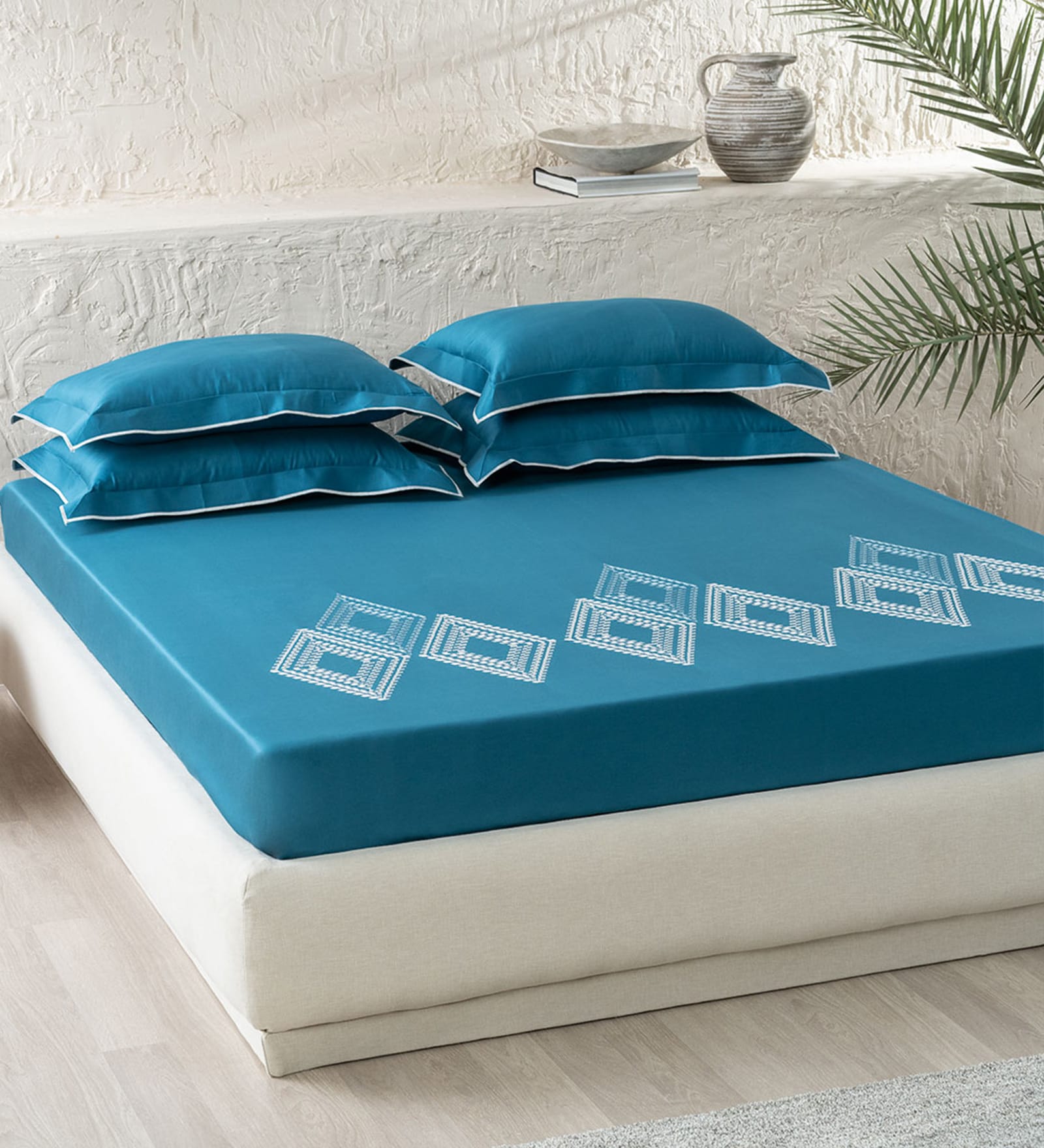 Blue Geometric 210 TC 100% Cotton King Sized Bed Sheets with 2 Pillow Covers