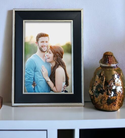 Black Synthetic Wood Photoframe