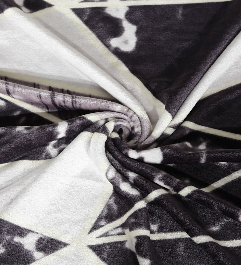 Buy Black Geometric 200 TC Flannel Double King Size Winter Bedsheet