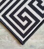 Black Abstract Nylon 3.3 ft x 5 ft Machine Made Carpet